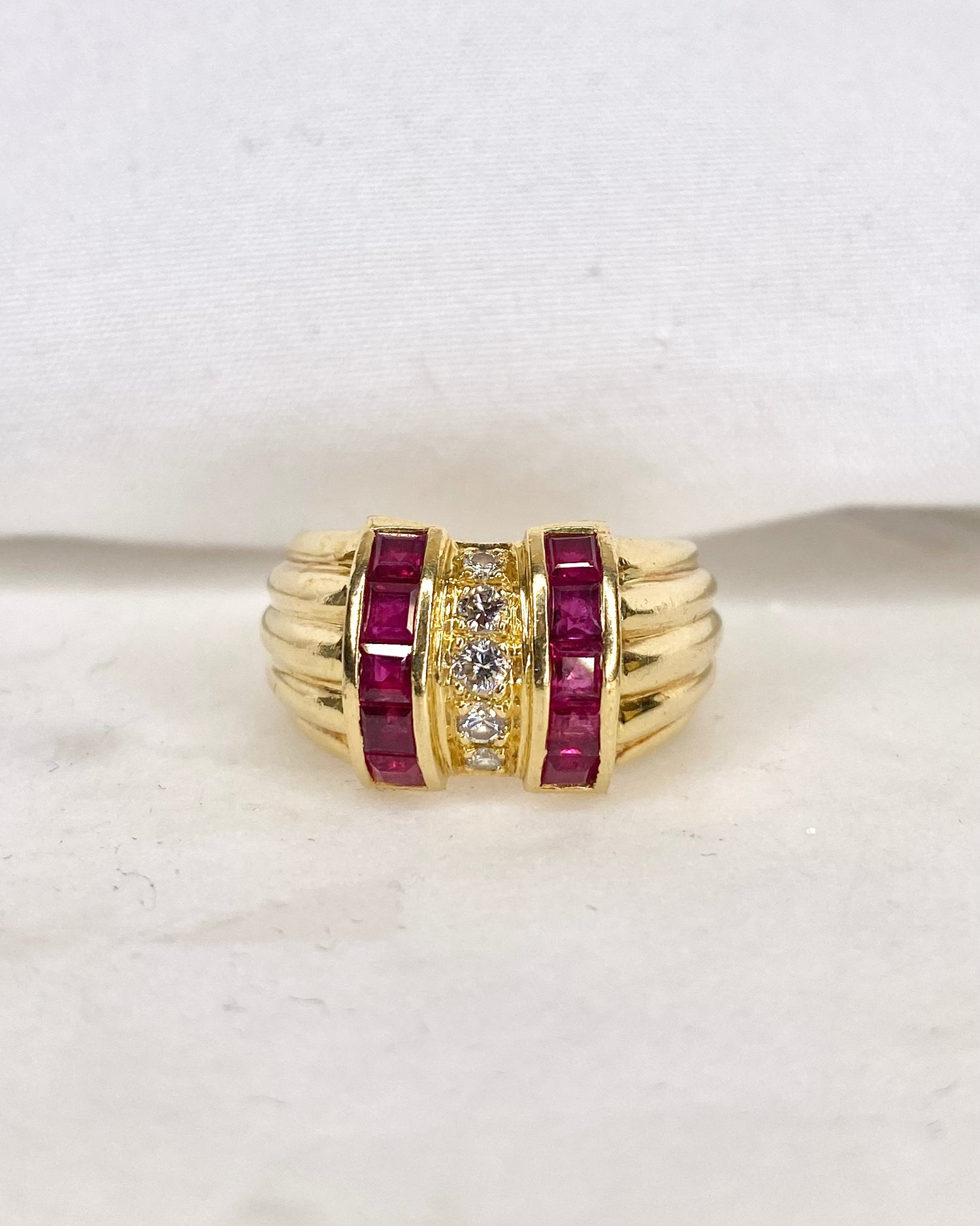 Bague Jonc Rubis, Diamants &amp; Or 7.80g &quot;Joelle&quot;