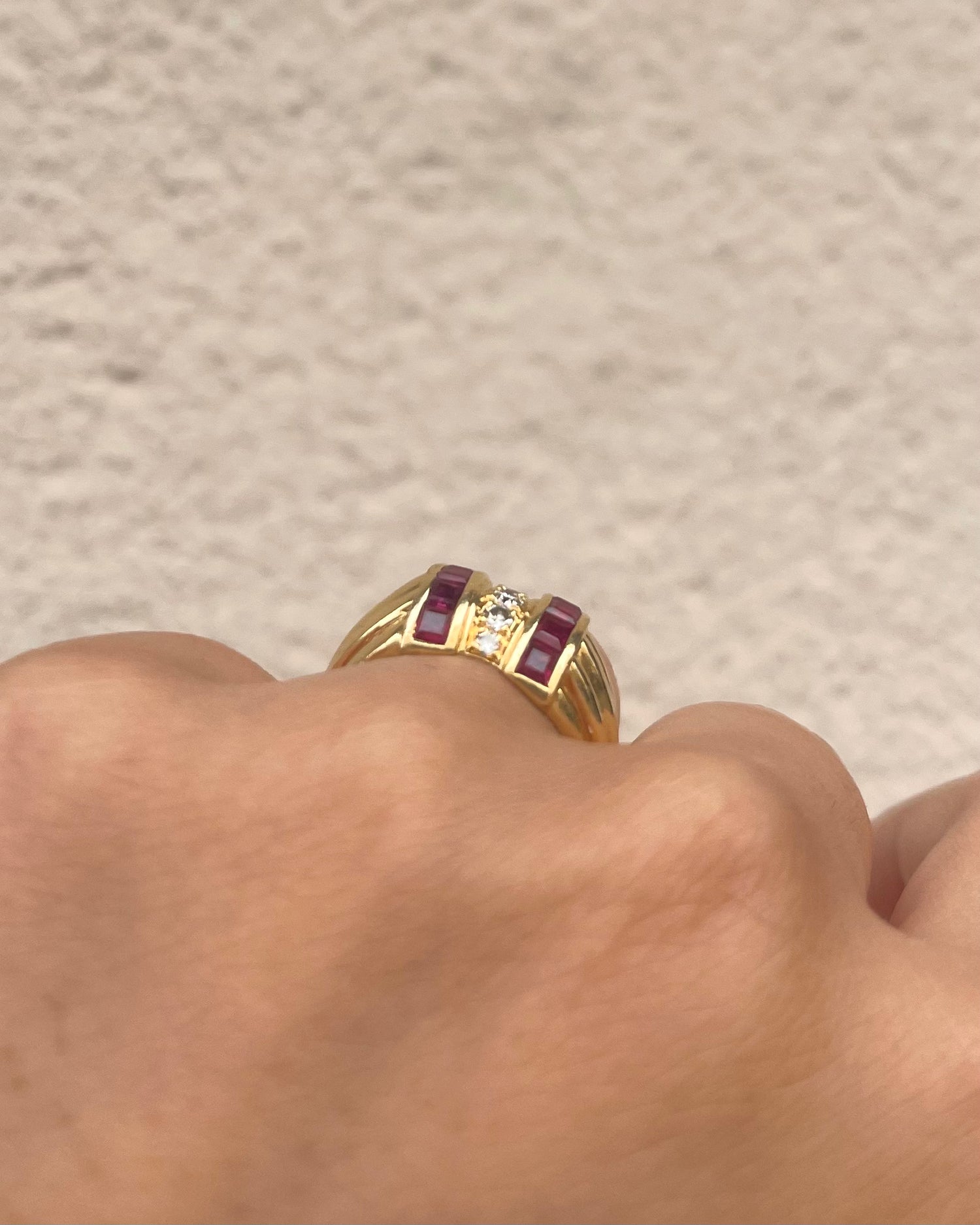 Bague Jonc Rubis, Diamants &amp; Or 7.80g &quot;Joelle&quot;