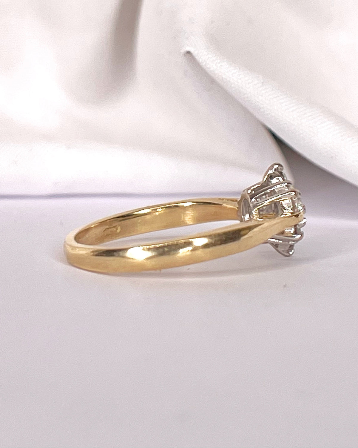 Anillo margarita de diamantes de 0.38 quilates «Sally»
