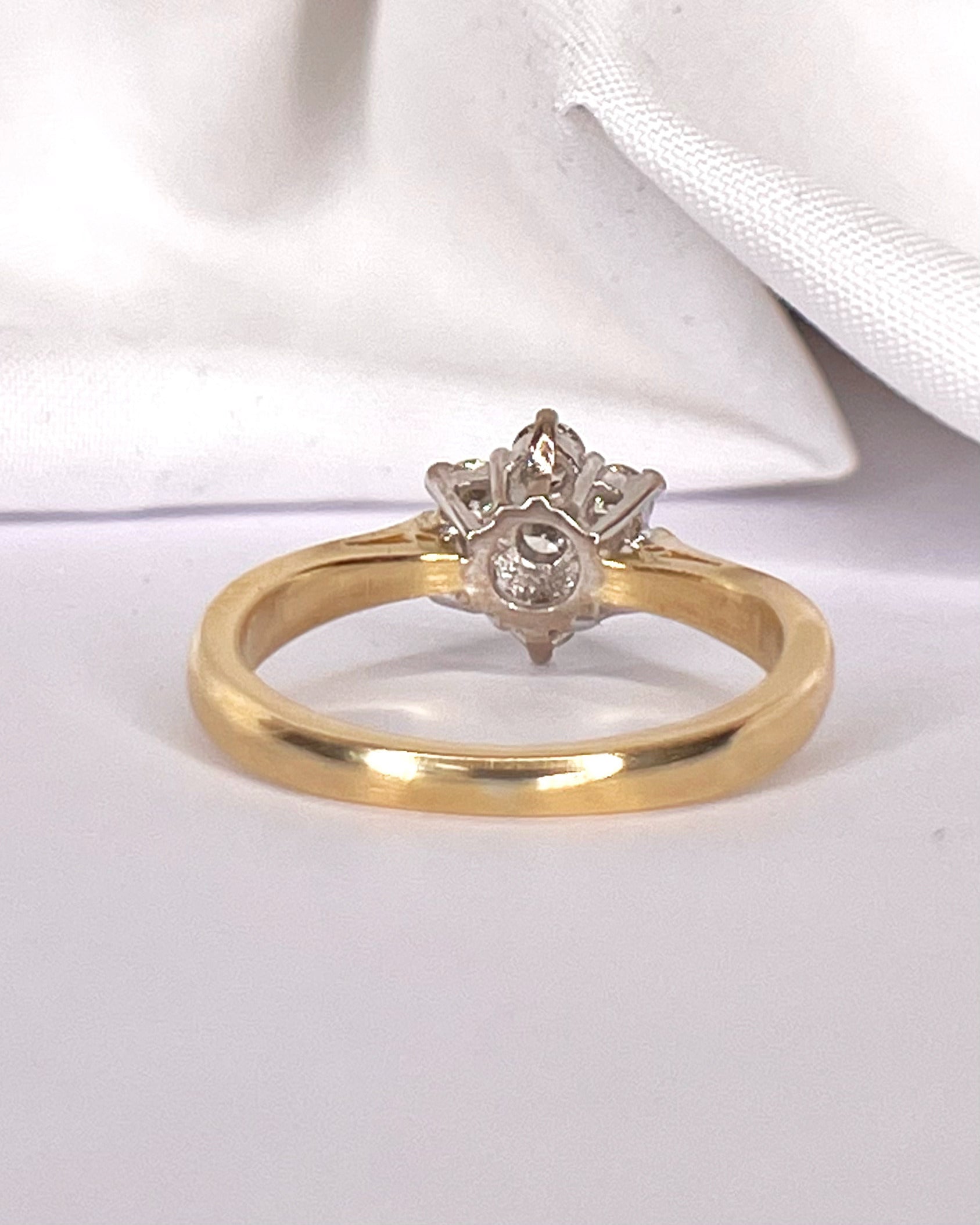 Anillo margarita de diamantes de 0.38 quilates «Sally»