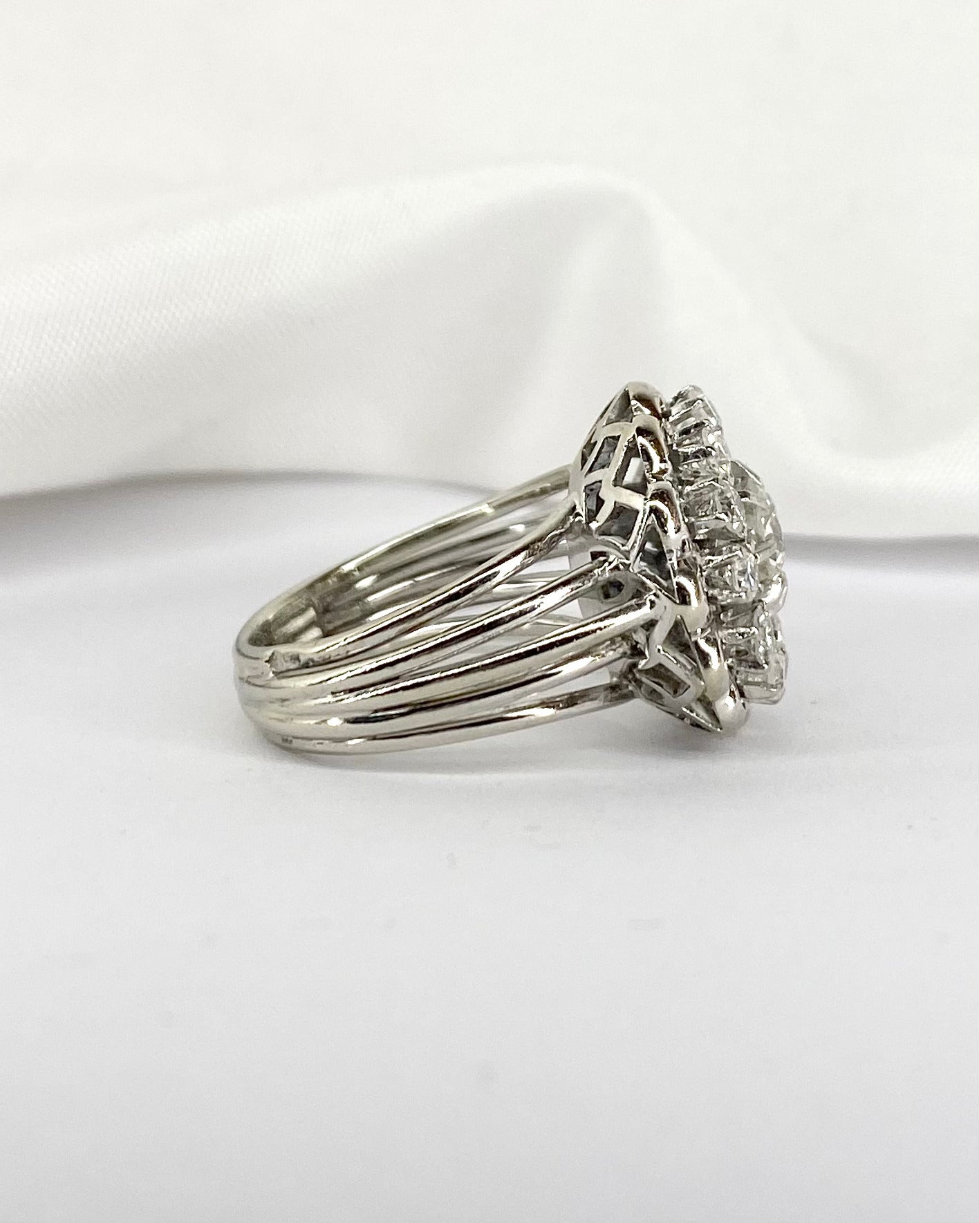 Daisy Diamond Ring 0.93 carat "Olie"