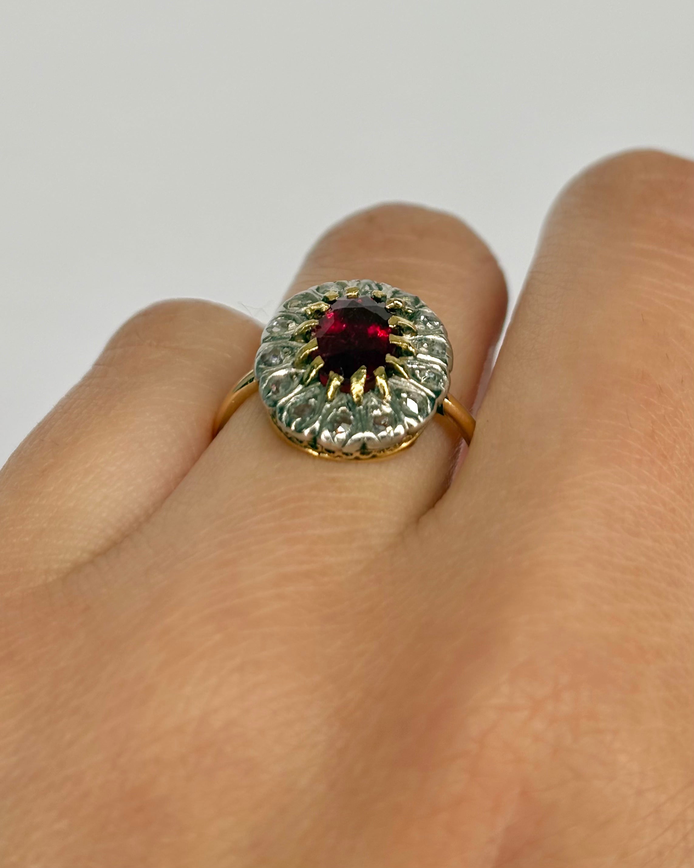 Daisy Ring Pink Tourmaline 1.10 carat &amp; Diamonds "Nirina"