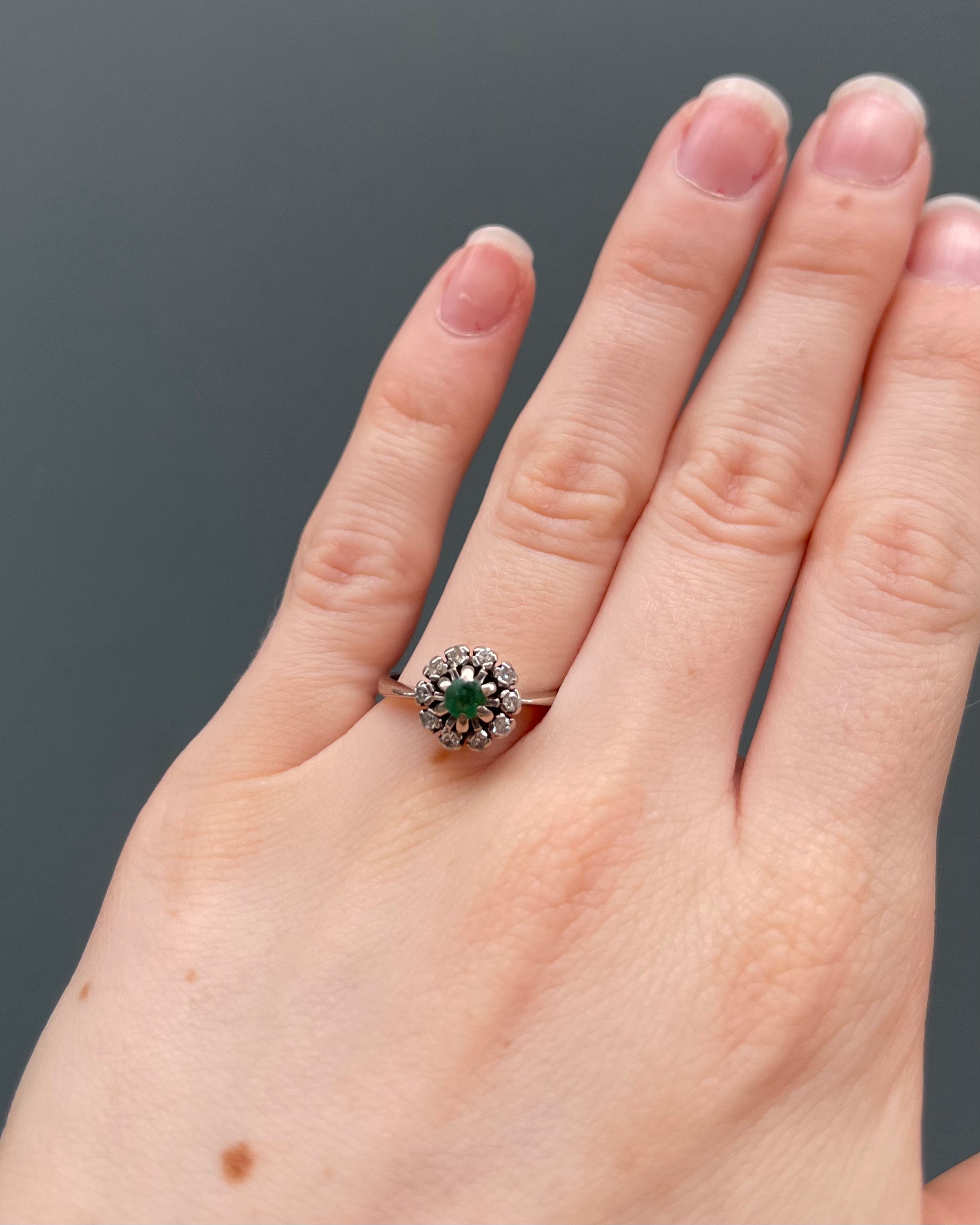 Anillo Margarita Esmeralda y Diamantes “Isolde”