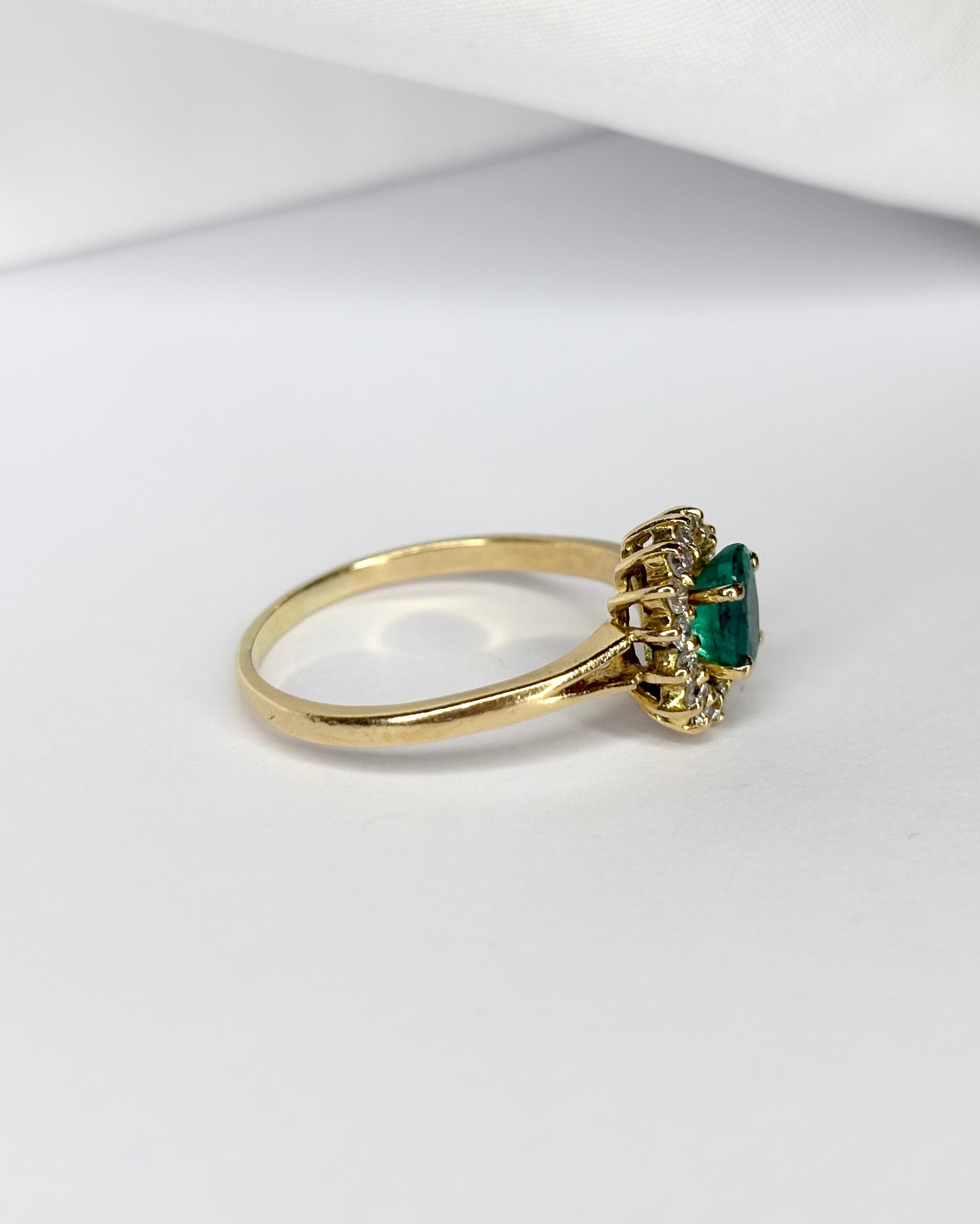 Bague Marguerite Émeraude 0.67 carat &amp; 14 Diamants "Tim"