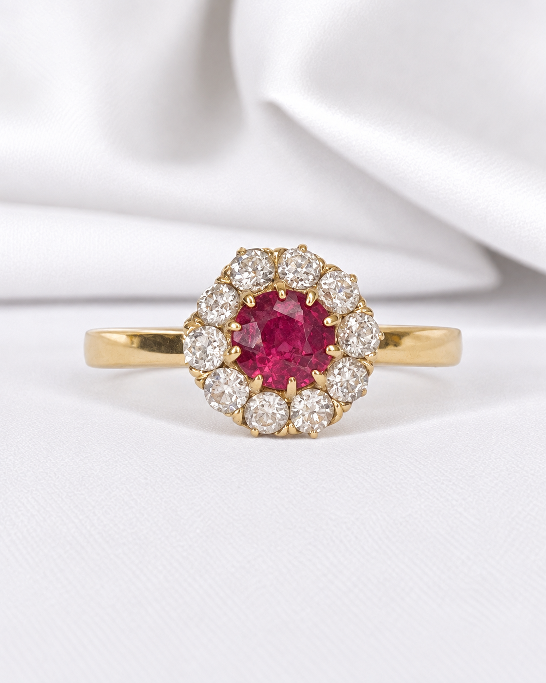 Anillo margarita de rubí de 0.71 quilates y diamantes de 0.28 quilates «Noémie»