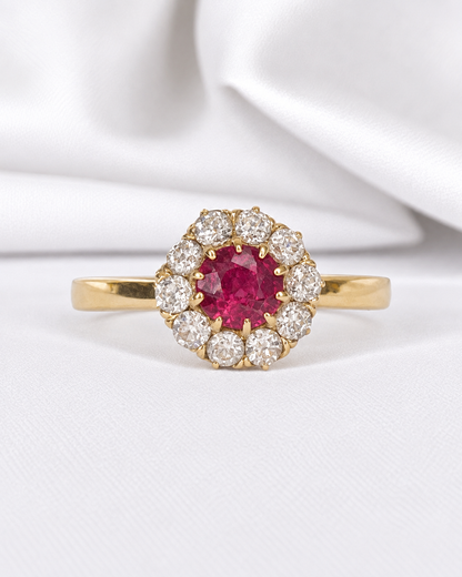 Anillo margarita de rubí de 0.71 quilates y diamantes de 0.28 quilates «Noémie»