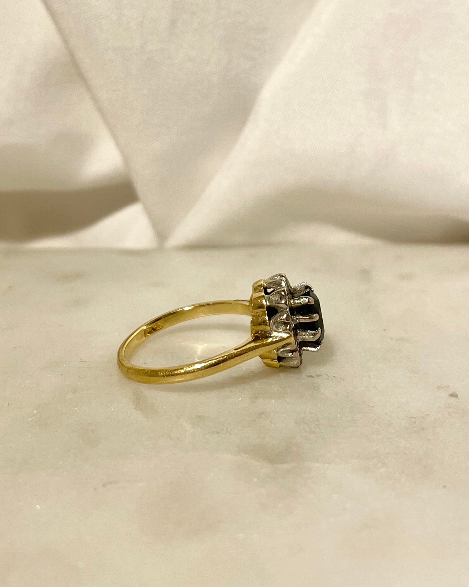 Bague Marguerite Saphir 1.05 Carat &amp; Diamants &quot;Mirone&quot;
