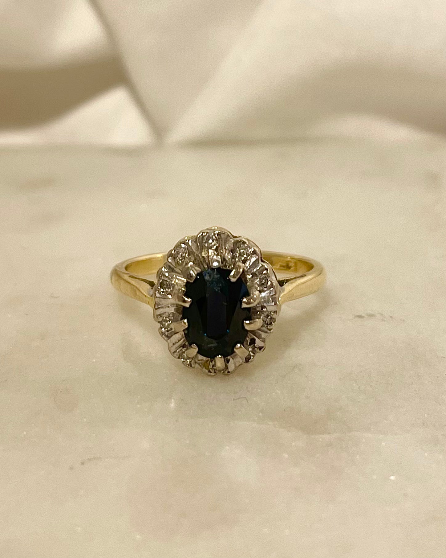 Bague Marguerite Saphir 1.05 Carat &amp; Diamants "Mirone"