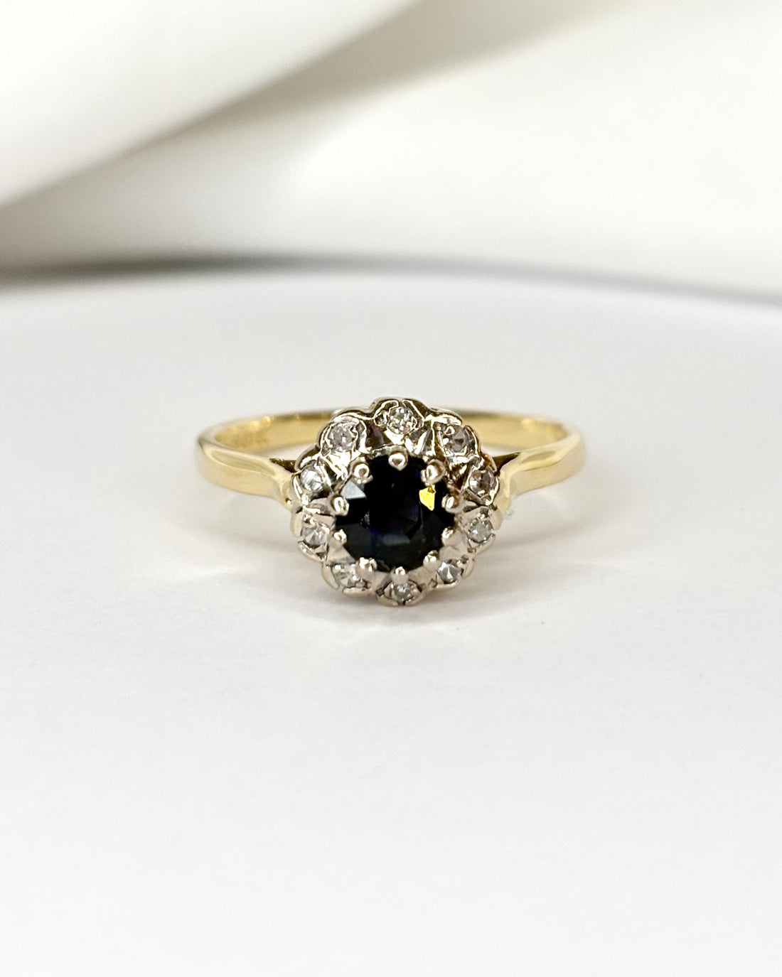 Bague Marguerite Saphir 0.45 carat &amp; 10 Diamants &quot;Marlène&quot;
