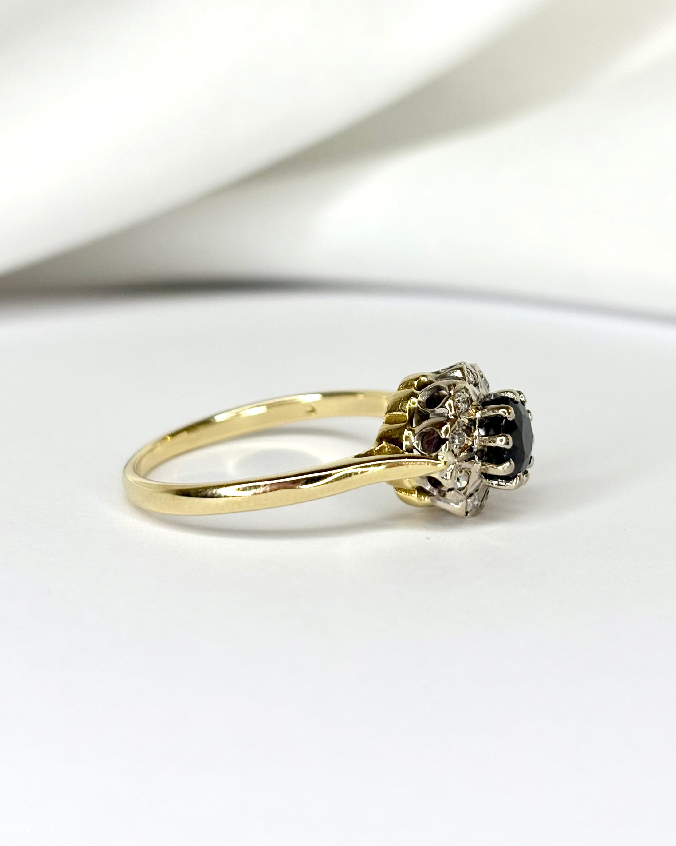 Bague Marguerite Saphir 0.45 carat &amp; 10 Diamants "Marlène"