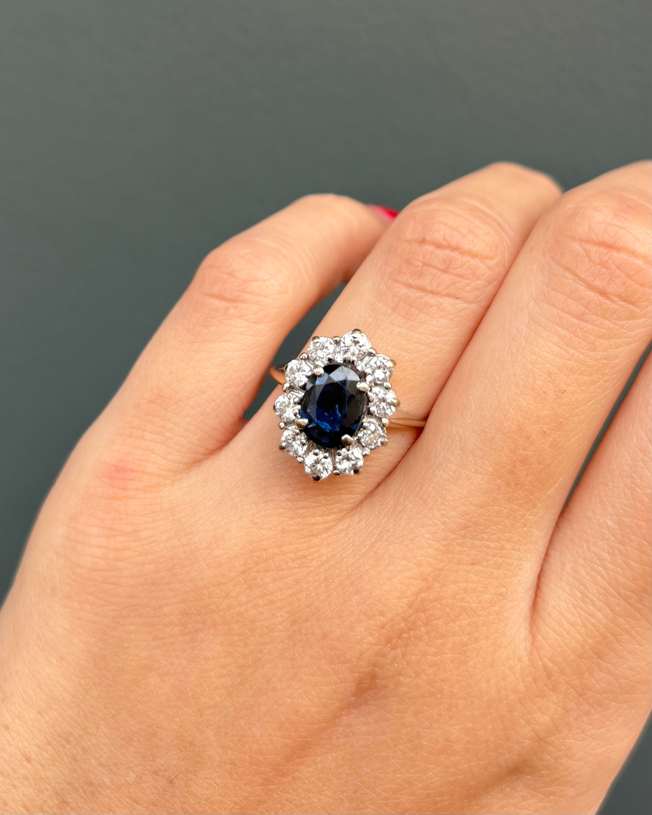 Daisy sapphire and diamond ring (missing one diamond)