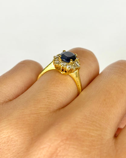 Daisy Ring Sapphire 0.85 Carat &amp; 12 Diamonds "Sora"