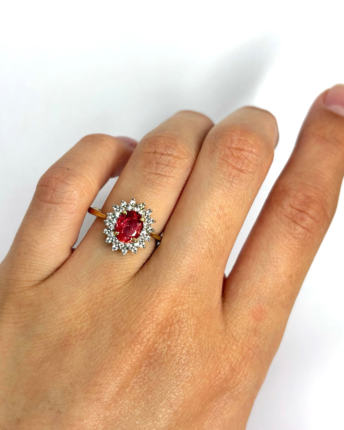 Bague Marguerite Saphir Rose Orangé 1.30 carat &amp; Diamants 0.32 carat "Jenna" - Elliade Paris