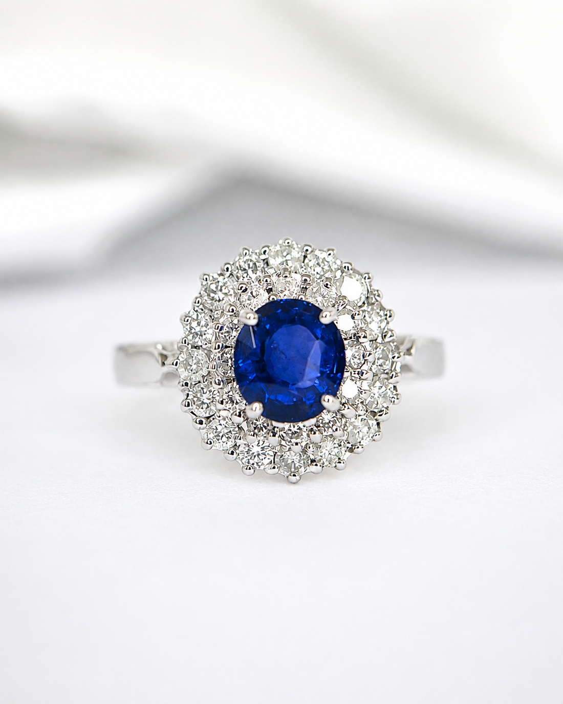 Bague Marguerite Saphir Ceylan 2.13 carats &amp; Diamants 0.86 carat "Joaquin"