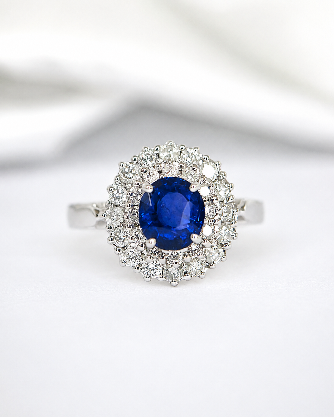 Bague Marguerite Saphir Ceylan 2.13 carats &amp; Diamants 0.86 carat "Joaquin"