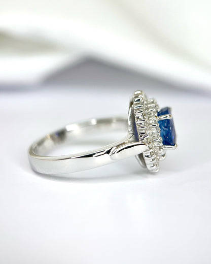 Bague Marguerite Saphir Ceylan 2.13 carats &amp; Diamants 0.86 carat "Joaquin"