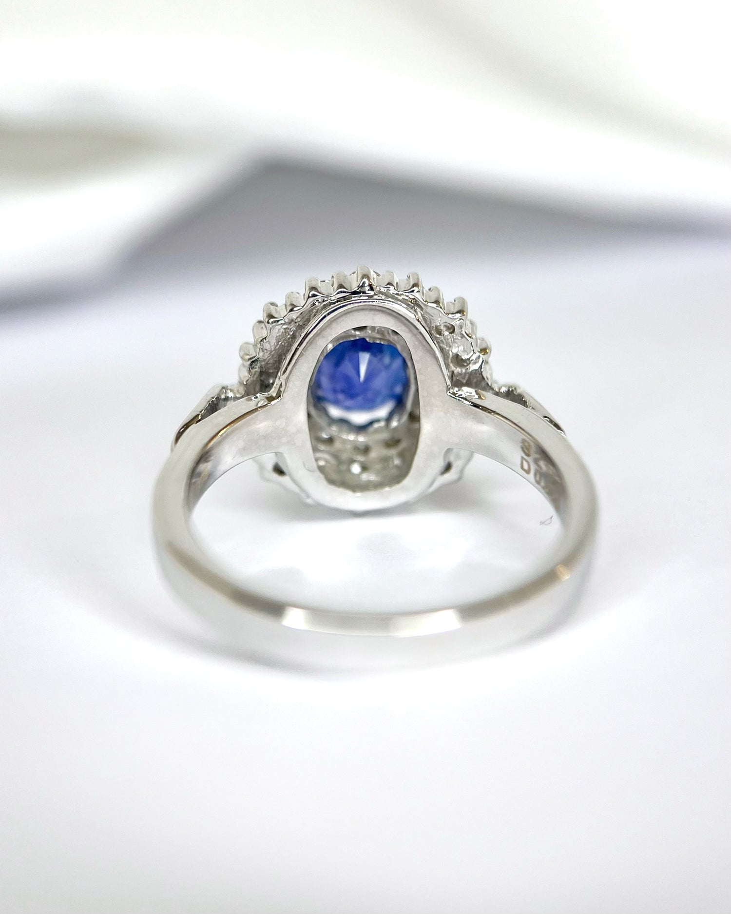 Bague Marguerite Saphir Ceylan 2.13 carats &amp; Diamants 0.86 carat "Joaquin"