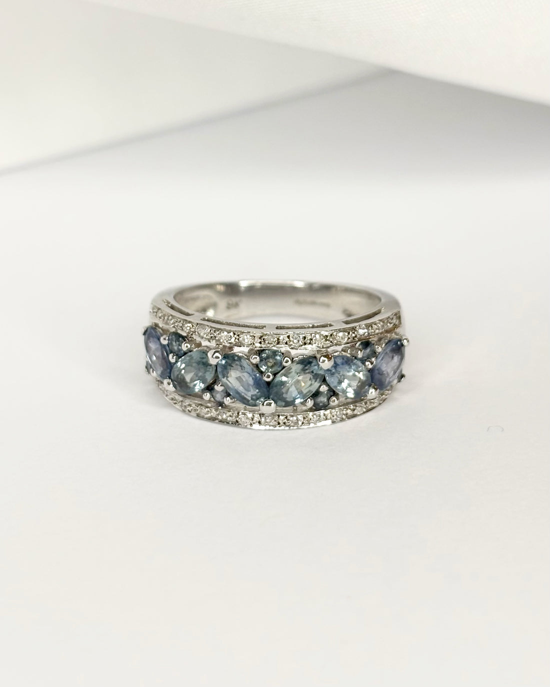 Bague Jonc 13 Saphirs 2 carats &amp; 26 Diamants &quot;Morgane&quot;