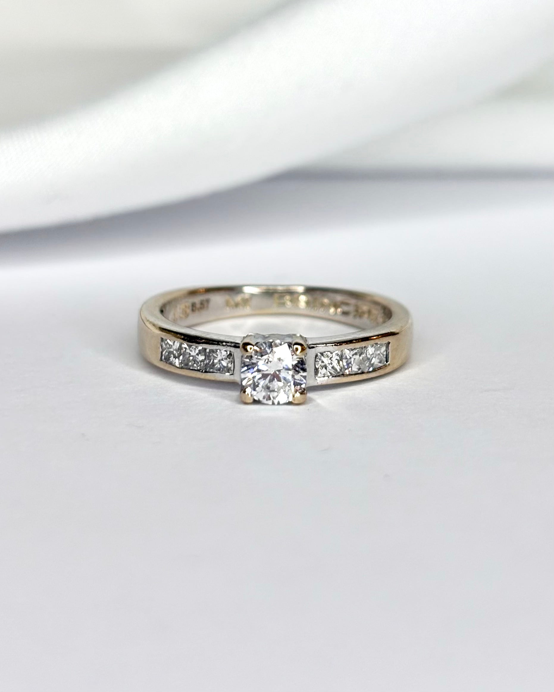 Anillo solitario con diamantes 0,59 quilates "Georgia"