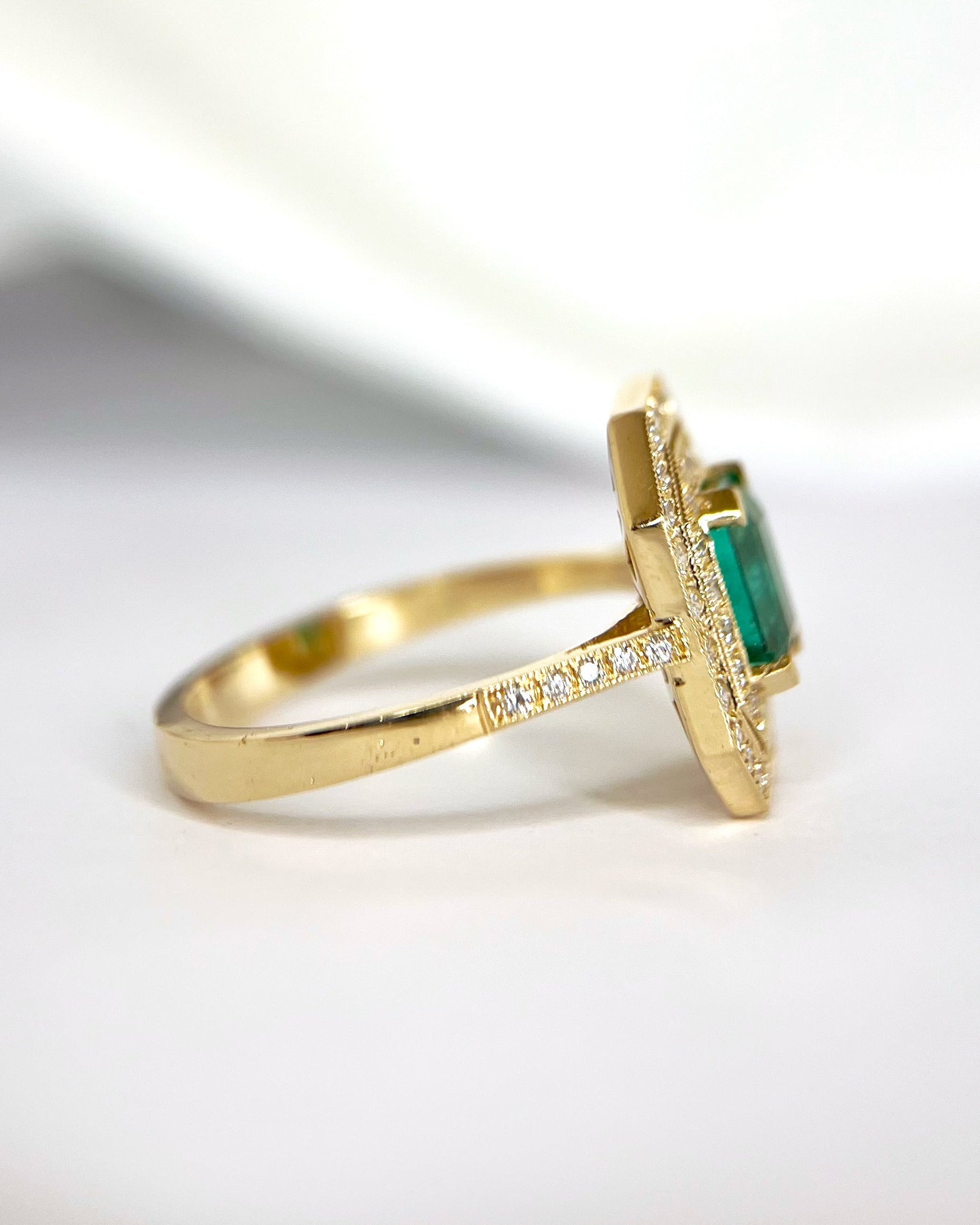 Art Deco-Style Ring, 1-Carat Emerald &amp; 0.76-Carat Diamonds, 4.45 g “Anais”