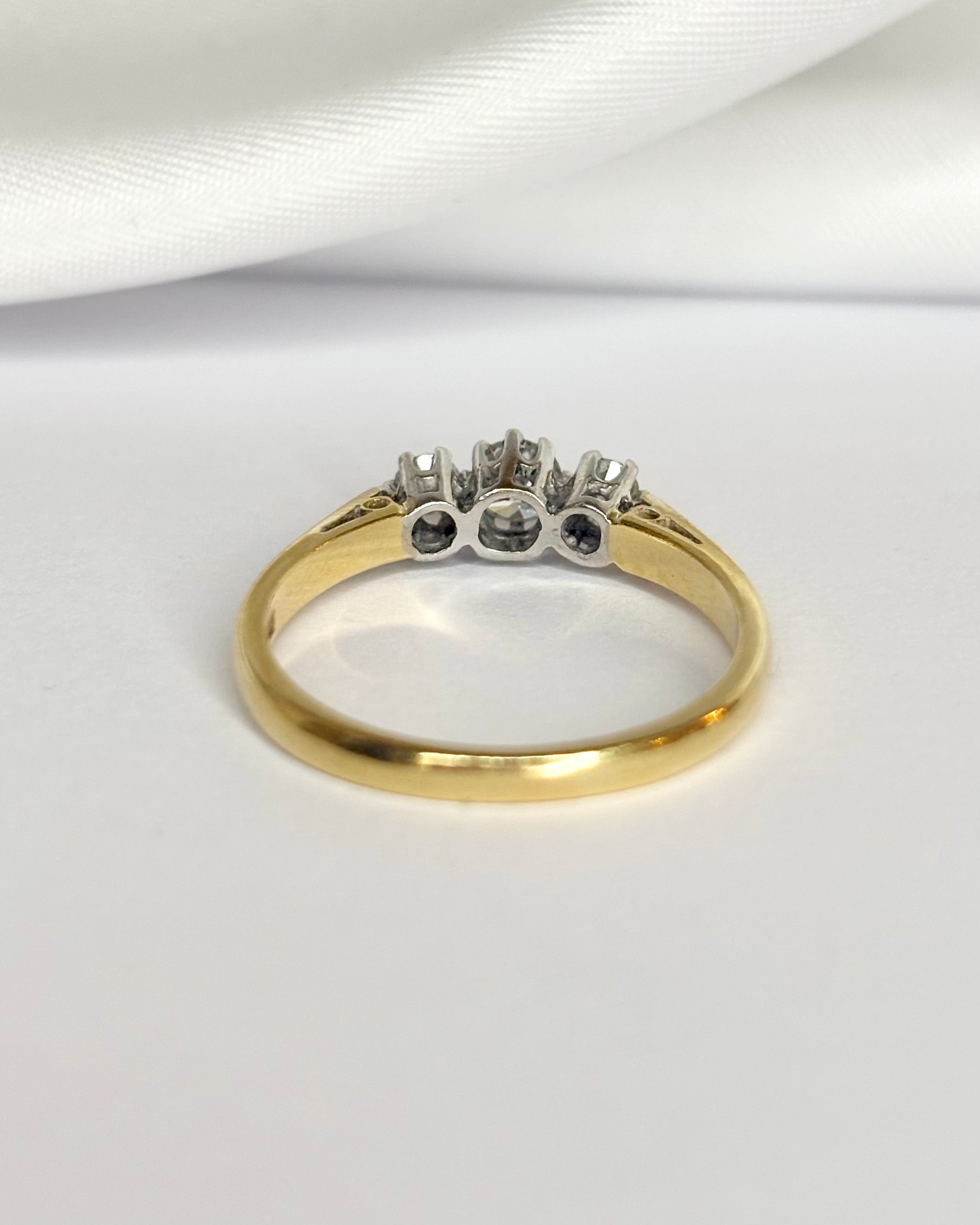 Diamond Trilogy Ring 0.34 carat "Asia"