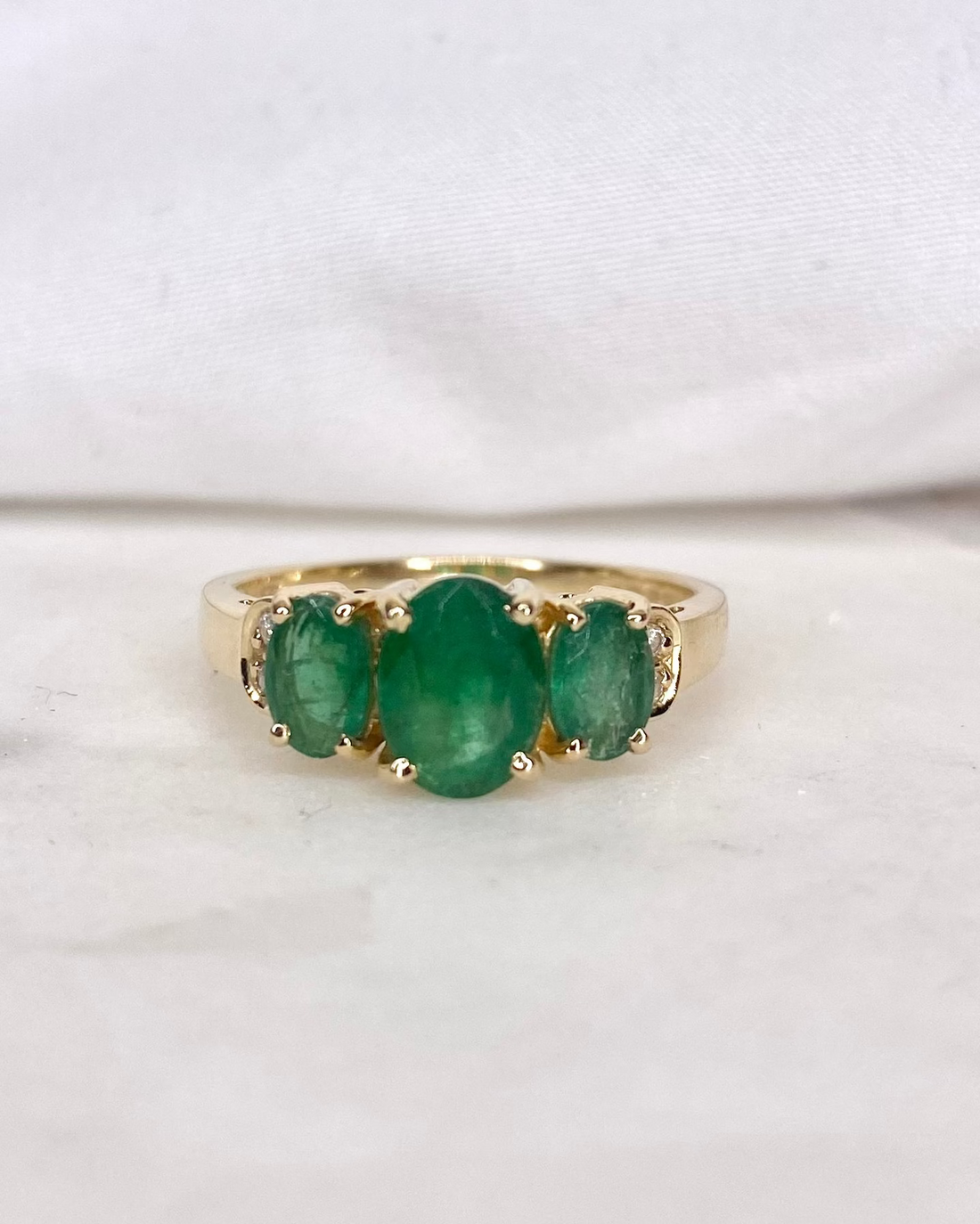 Bague Trilogie Émeraudes 2.32 carats &amp; Diamants  &quot;Molly&quot;