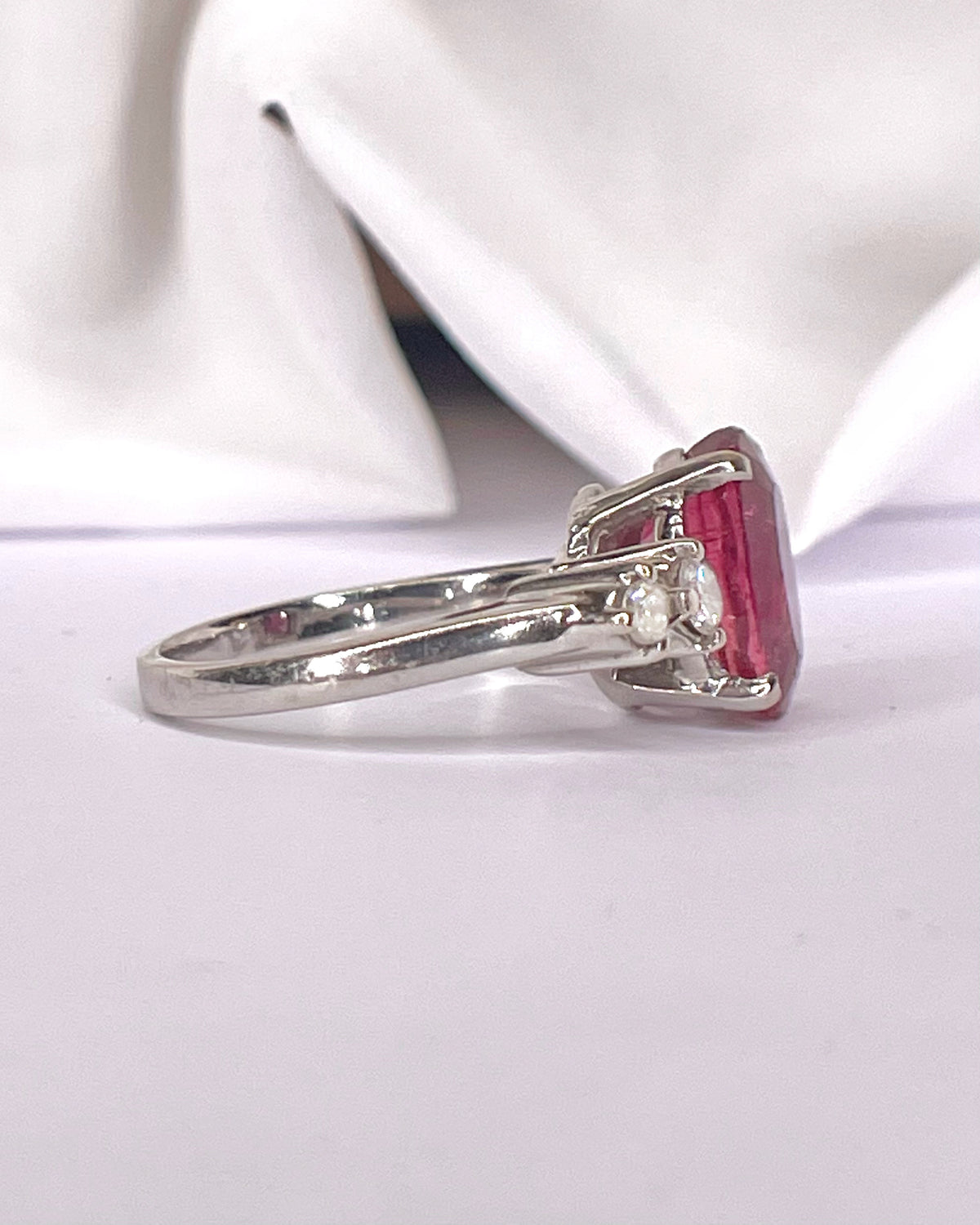 Bague Trilogie Tourmaline Rose 4.50 carat &amp; Diamants 0.26 carat "Carla"