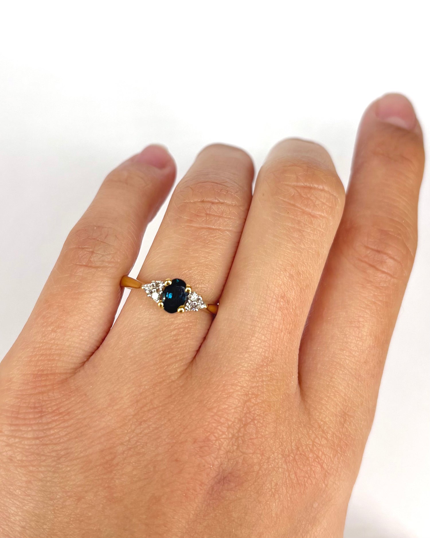 Anillo Trilogía Zafiro y Diamantes "Lya"