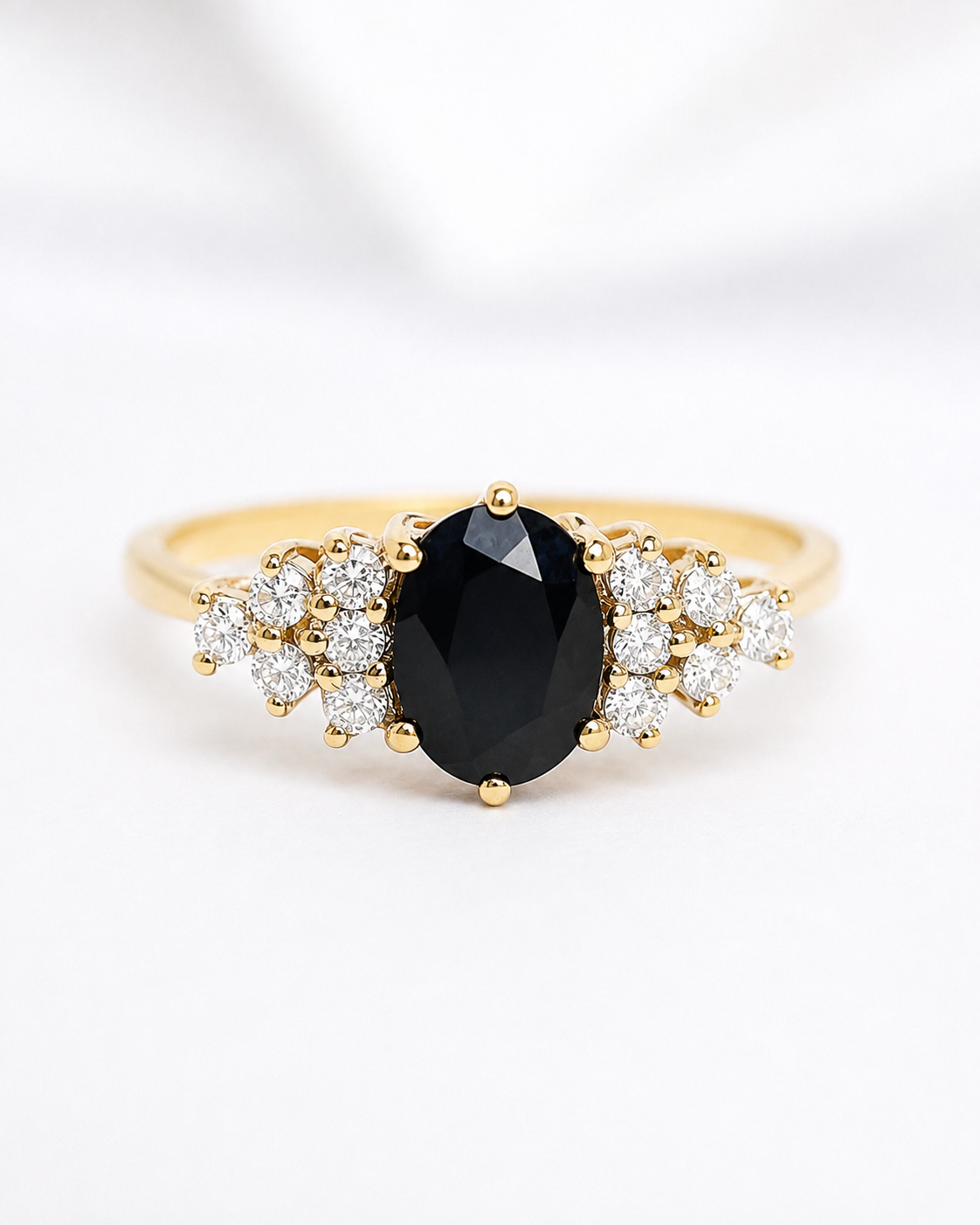 Anillo trilogía de zafiro de 1.17 quilates y diamantes «Nessrine»