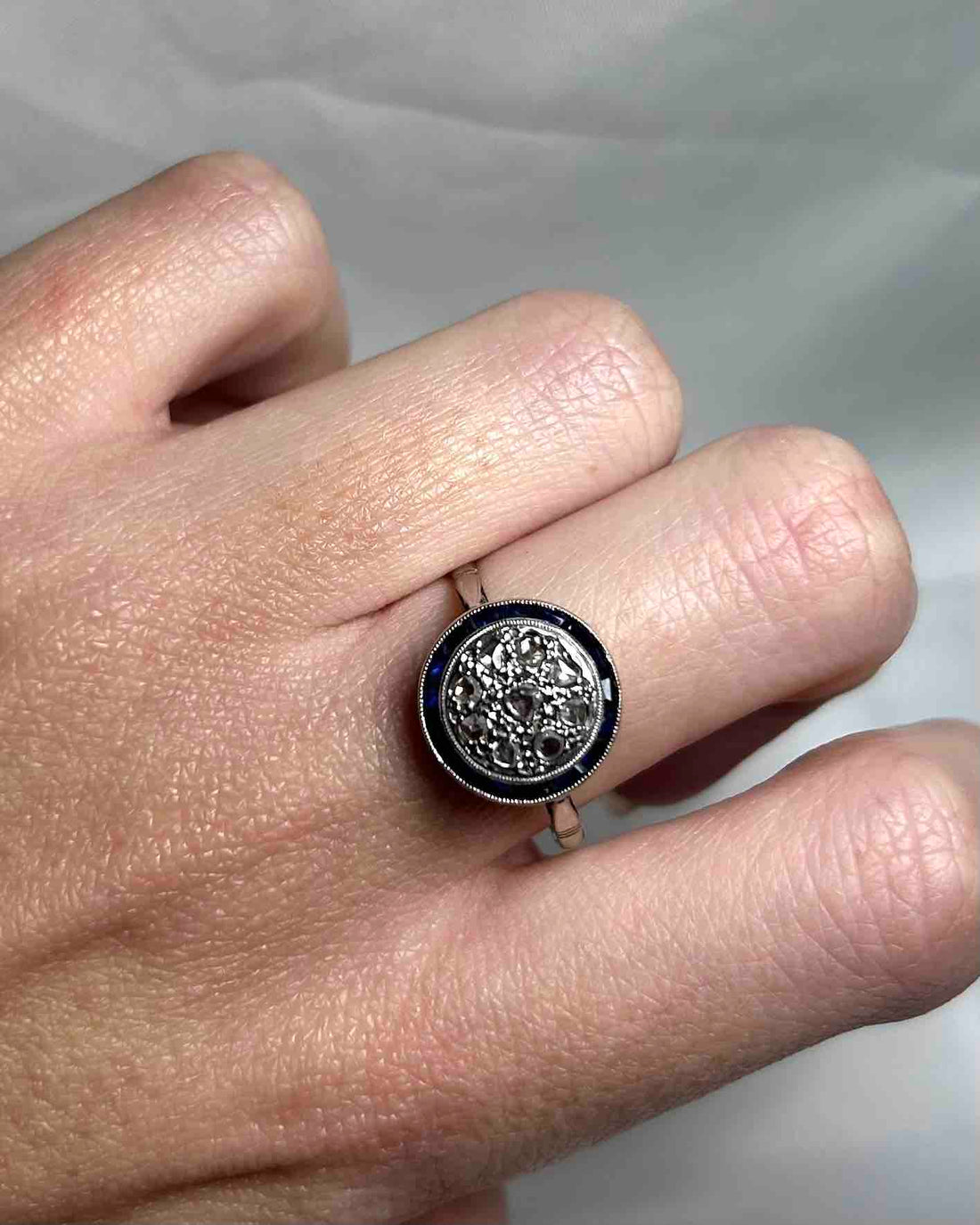 Anillo Art Déco 17 Zafiros y 9 Diamantes &quot;Jacynthe&quot;