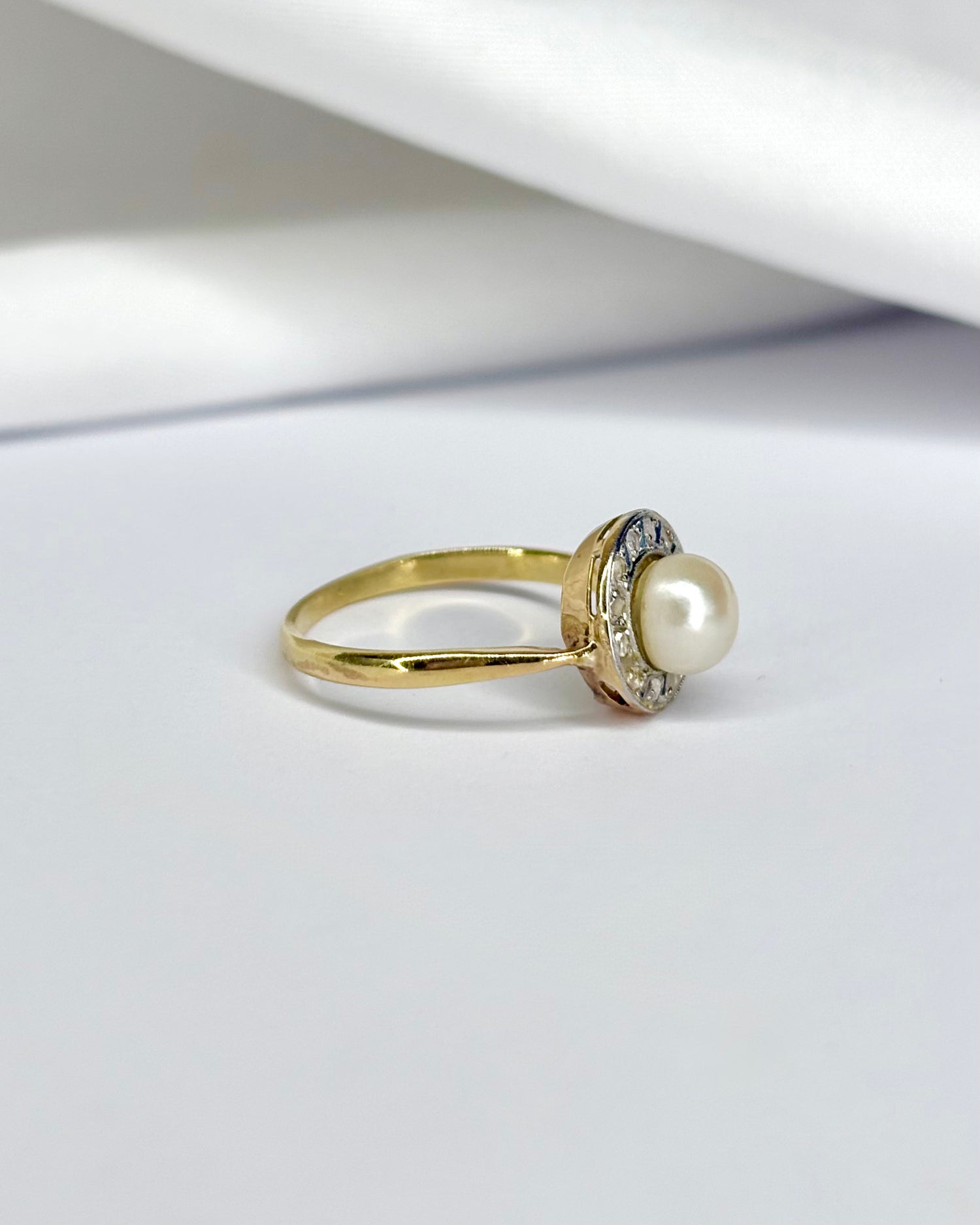 Anillo Margarita Art Déco Diamantes y Perla &quot;Elina&quot;