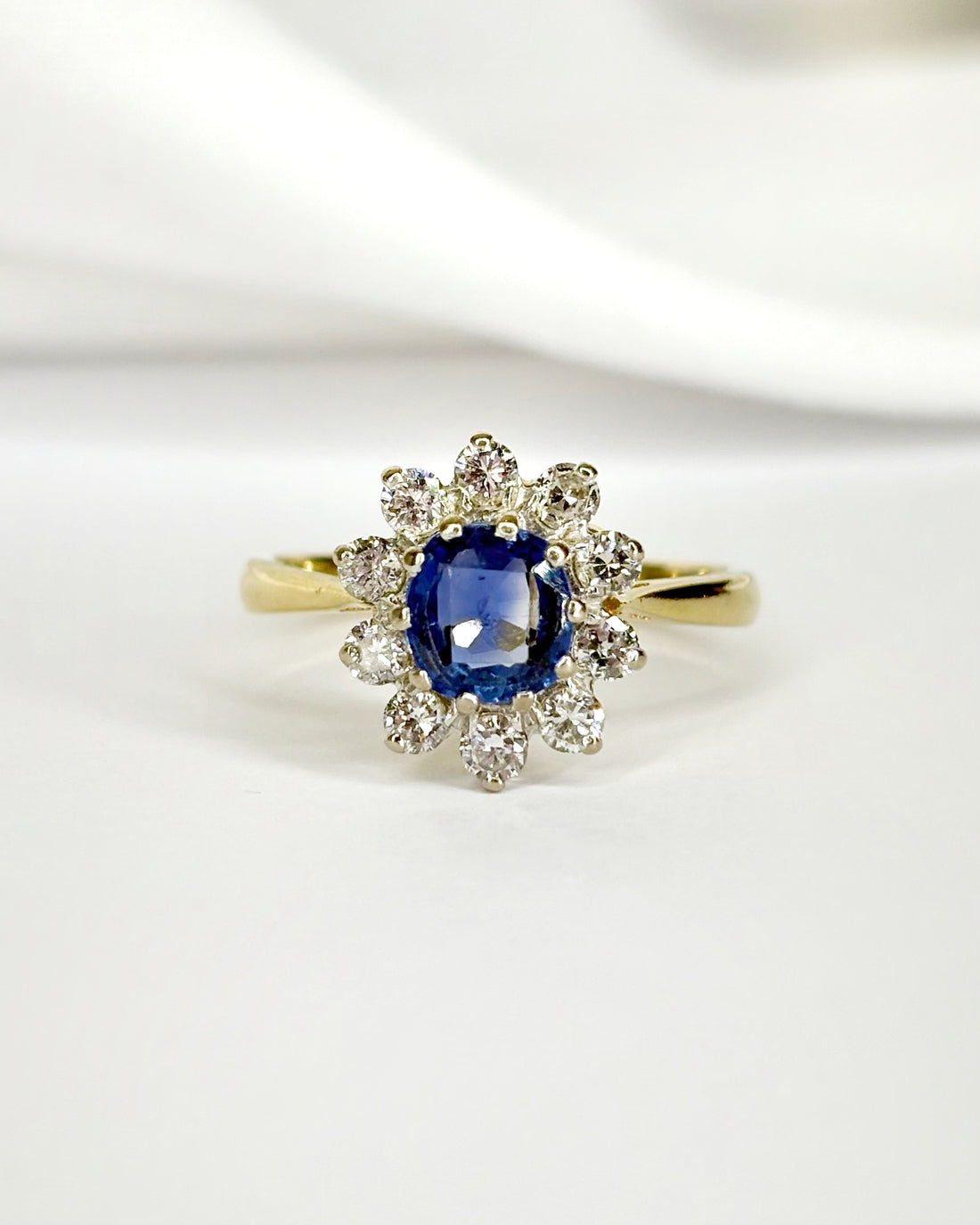 Bague Marguerite Saphir 1.20 carat &amp; Diamants 0.40 carat "Elisabeth"