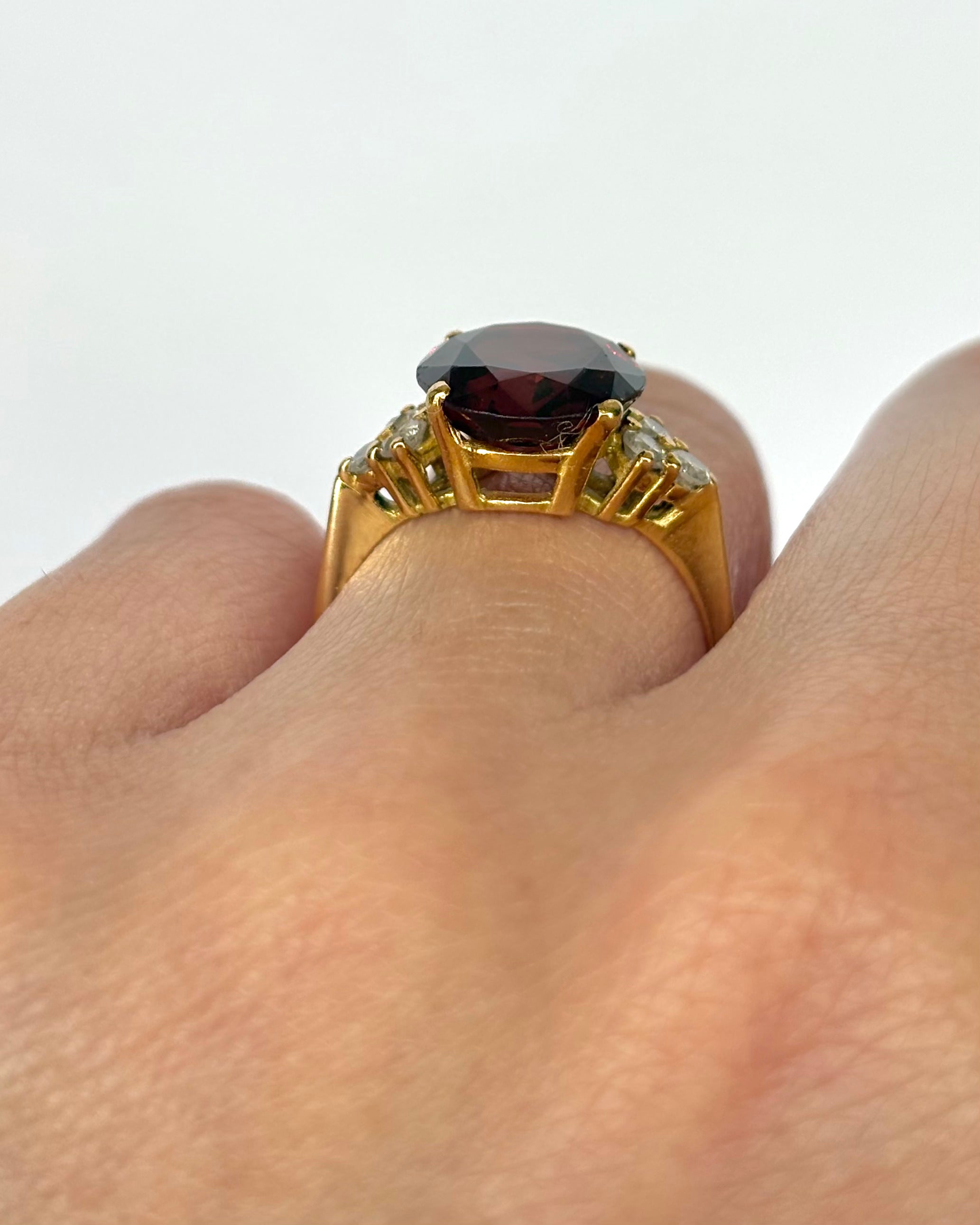 Bague Trilogie Grenat 5.17 carats &amp; 6 Diamants "Irina"