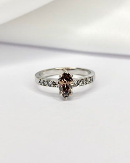 Anillo solitario de diamante chocolate 0,50 quilates y 8 diamantes &quot;Mariam&quot;
