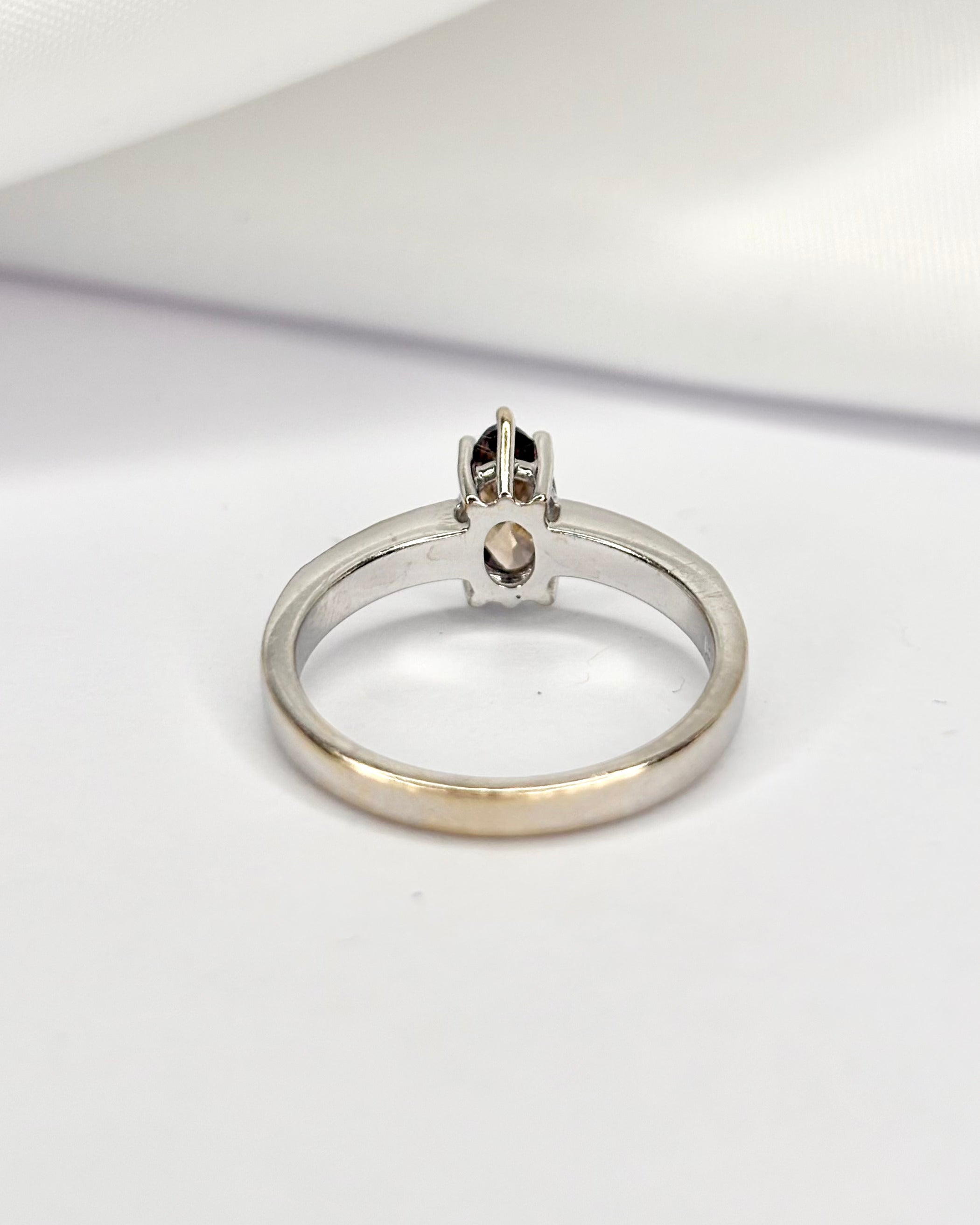 Anillo solitario de diamante chocolate 0,50 quilates y 8 diamantes &quot;Mariam&quot;