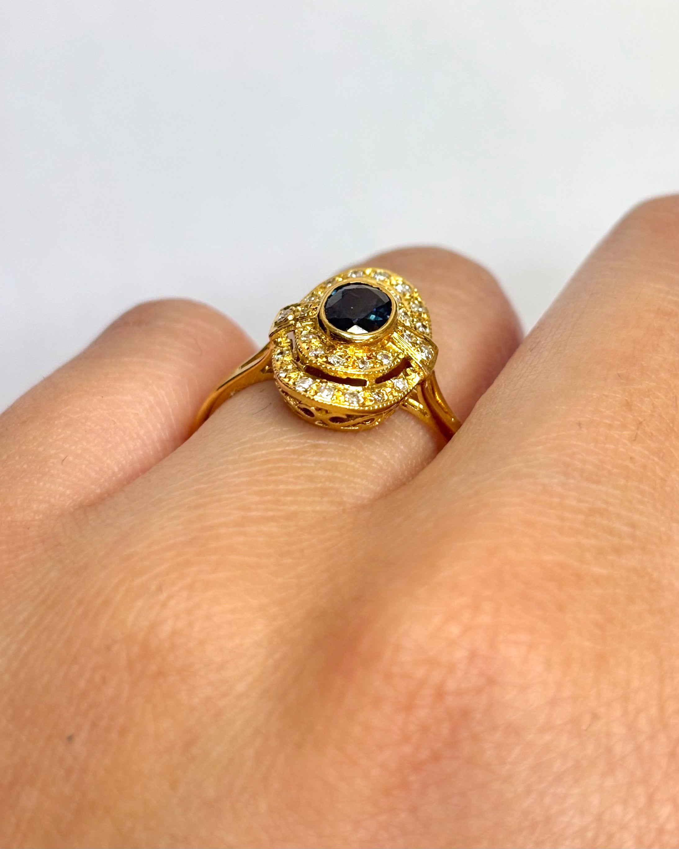 Bague Style Art Déco Saphir 0.44 carat &amp; Diamants "Selenia"