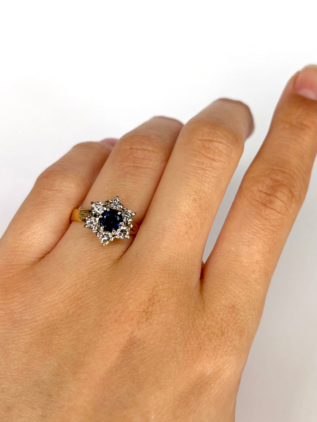 Bague Marguerite Saphir 0.80 carat &amp; Diamants 0.60 carat "Lou" - Elliade Paris