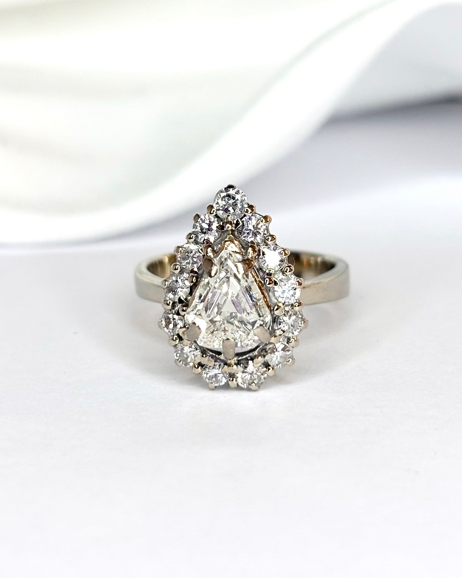 Anillo Marguerite Diamantes 1.44 quilates "Amaya"