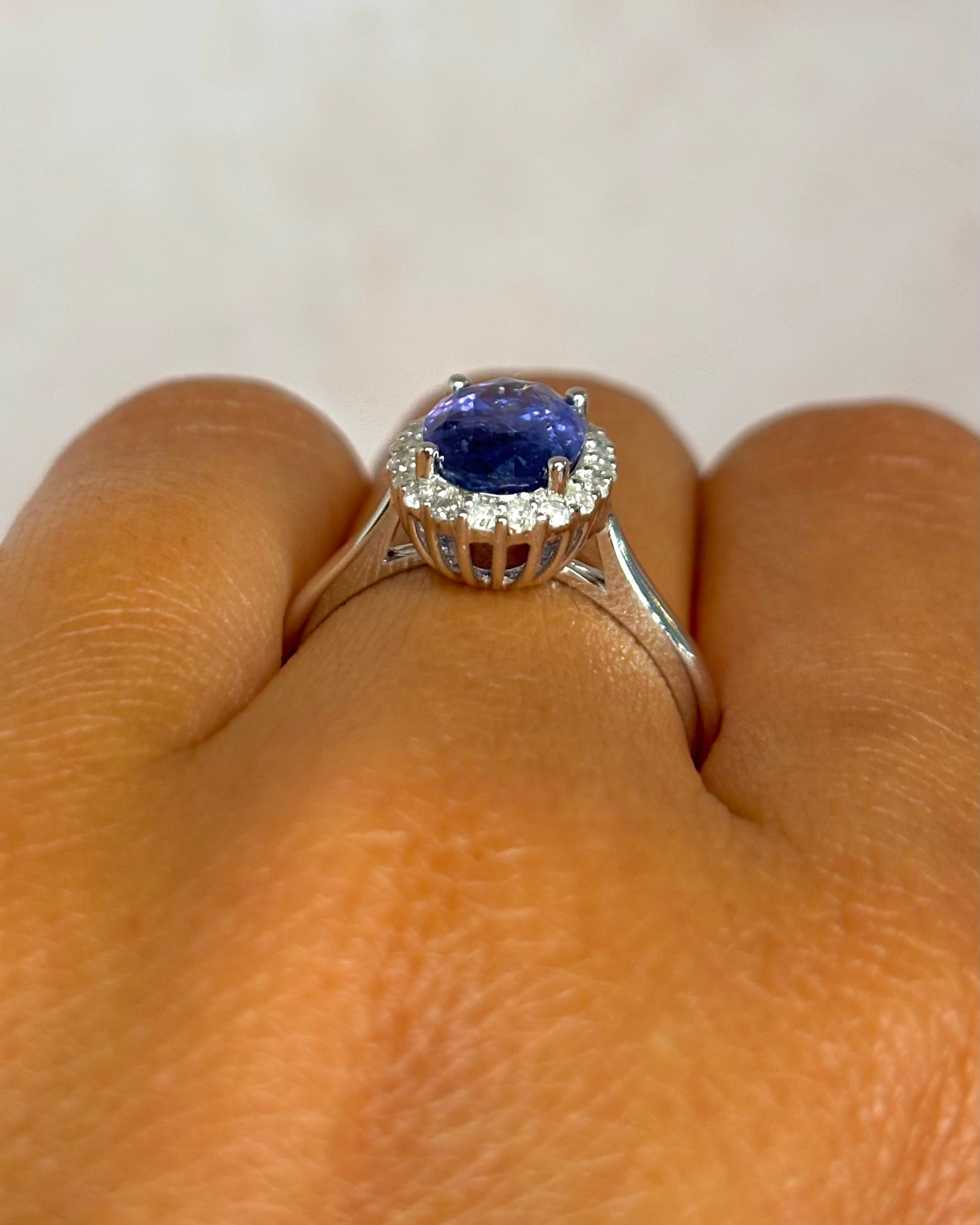 Bague Marguerite Saphir Ceylan 2.51 carats &amp; Diamants 0.20 carat "Lana"