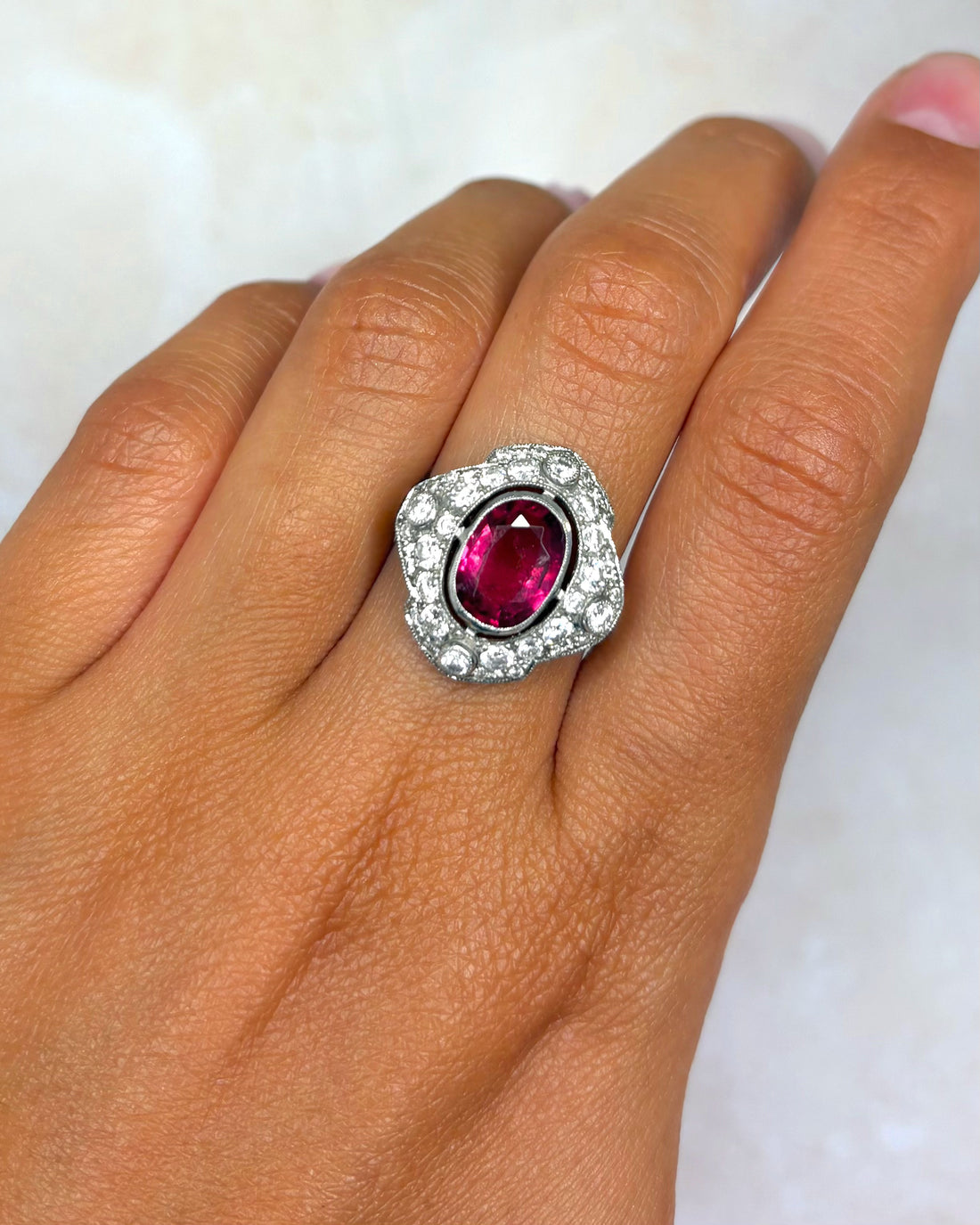 Anillo estilo Art Déco con turmalina rosa de 1.60 quilates y diamantes de 0.76 quilates "Tracy"