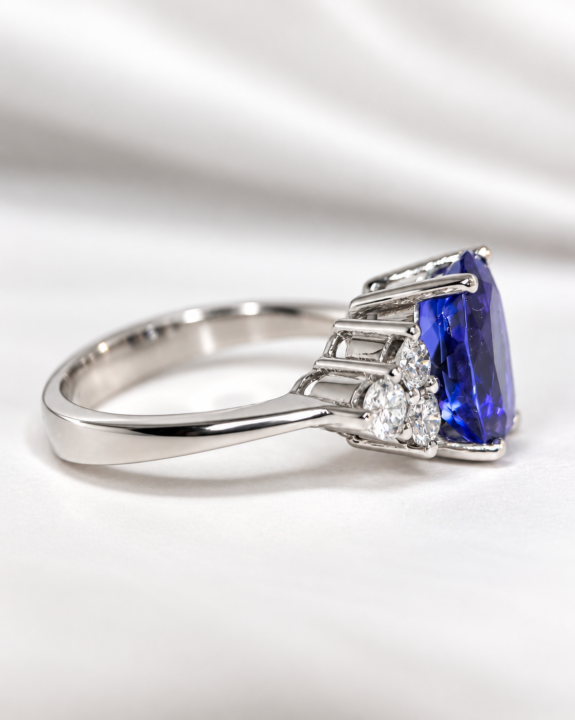 Bague Trilogie Tanzanite 2.50 carats &amp; Diamants 0.48 carat 5,17g "Zaily"