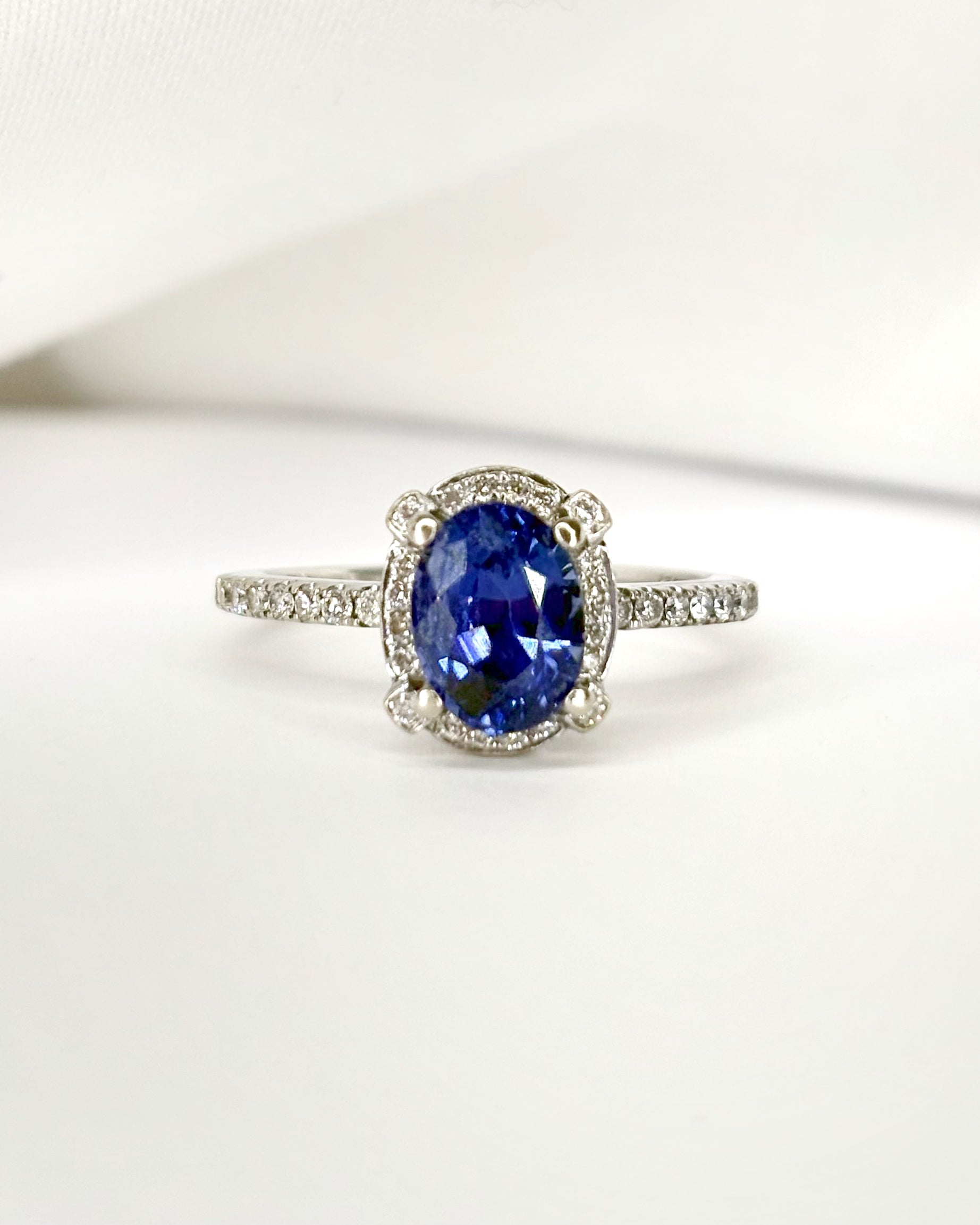 Bague Solitaire Saphir 1.56 carat &amp; 52 Diamants &quot;Sabine&quot;