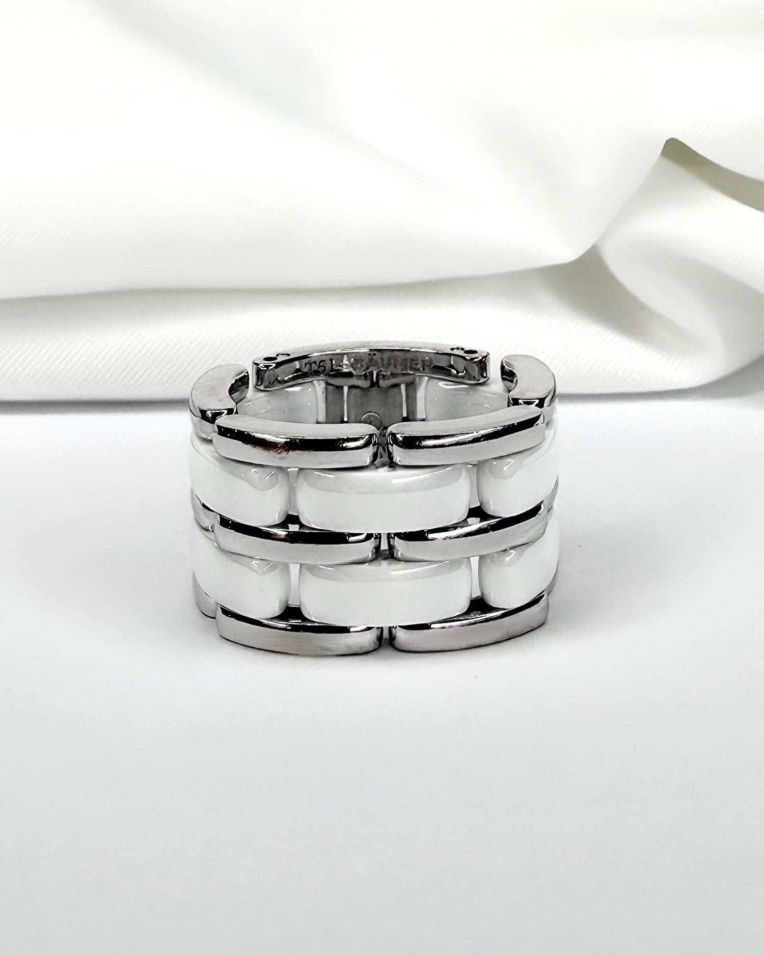 Bague Chanel Ultra Grand Modèle Or &amp; Céramique - Elliade Paris