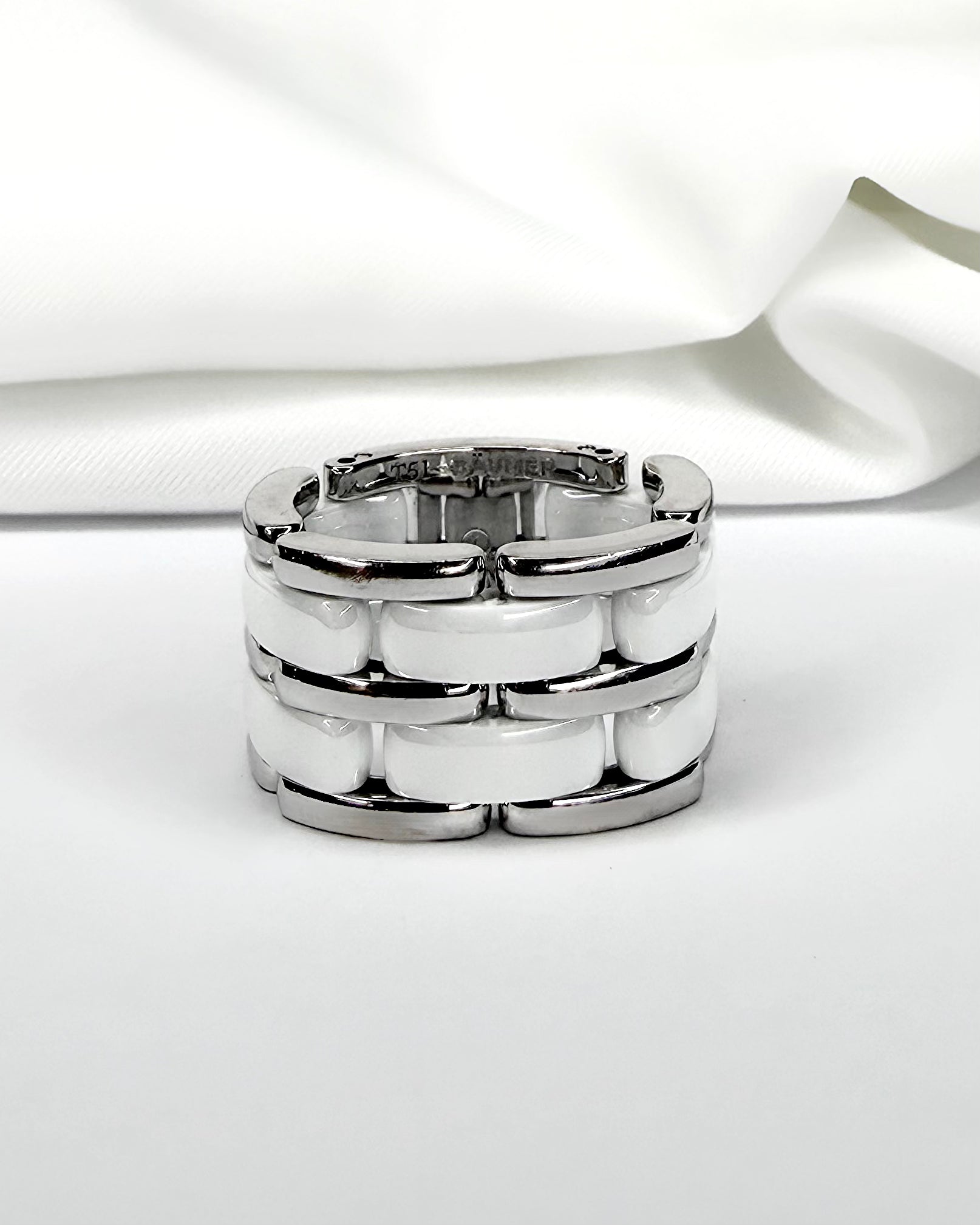 Bague Chanel Ultra Grand Modèle Or &amp; Céramique - Elliade Paris