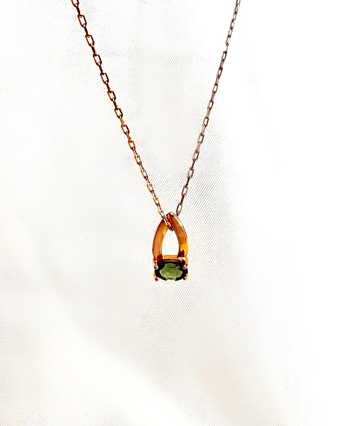 Collier Saphir Vert 0.55 carat "Mylène"