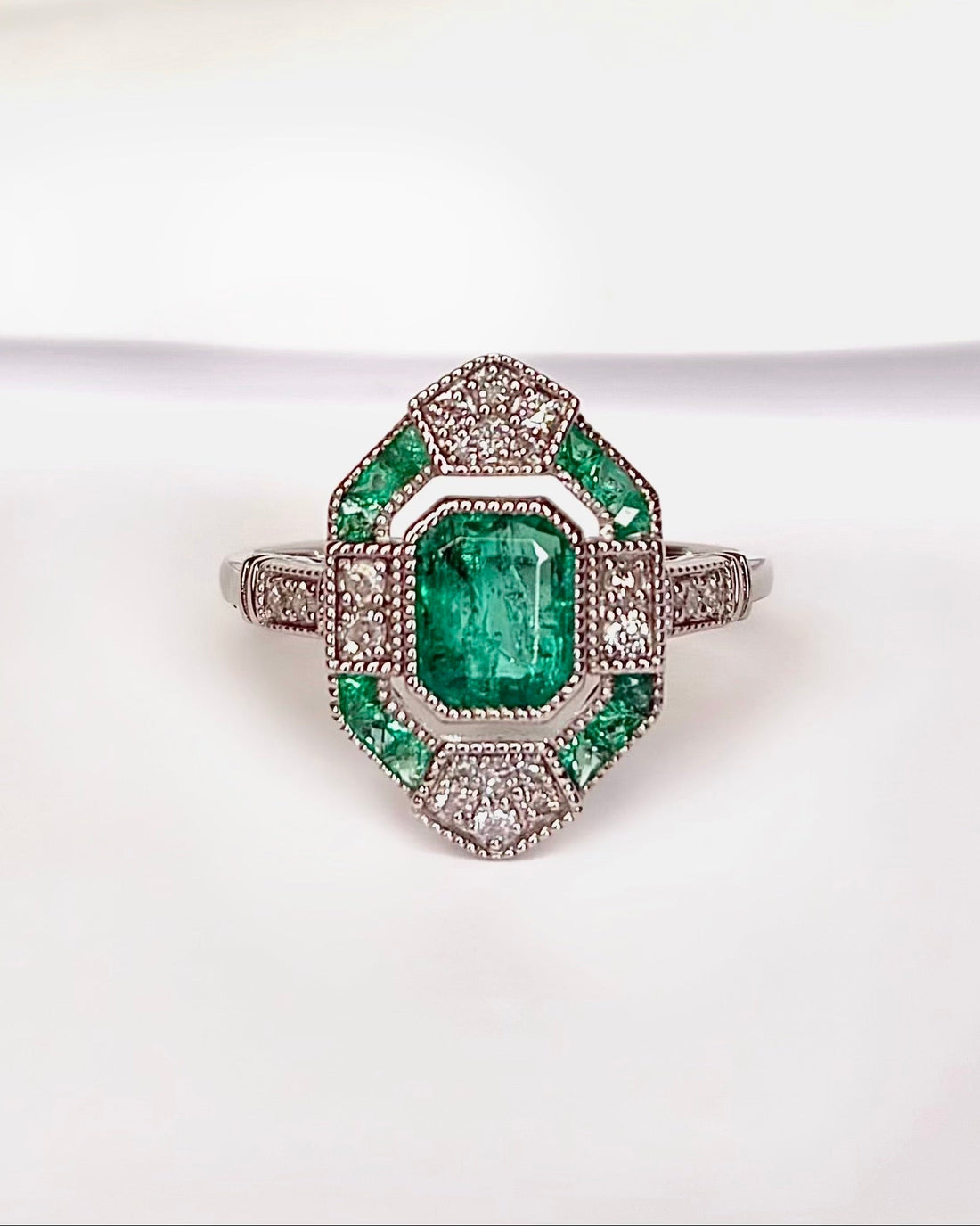 Bague style art déco emeraudes diamants "Rosie" - Elliade Paris