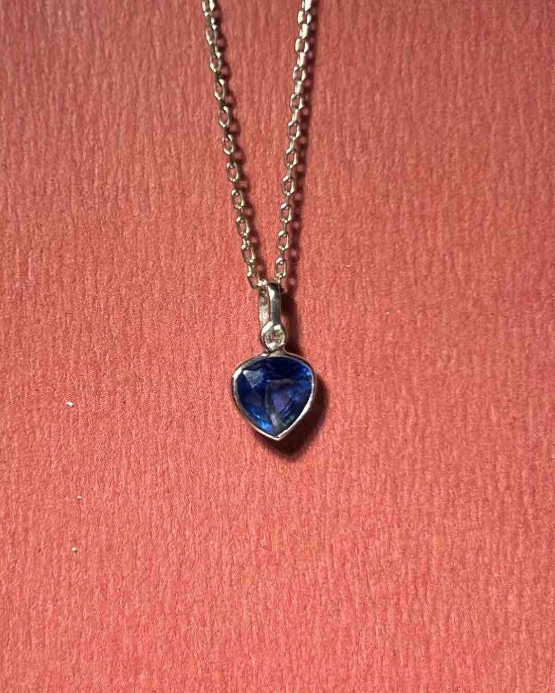 Pendentif Vintage Saphir 0.80 carat et Diamant &quot;Coeur Océan&quot;