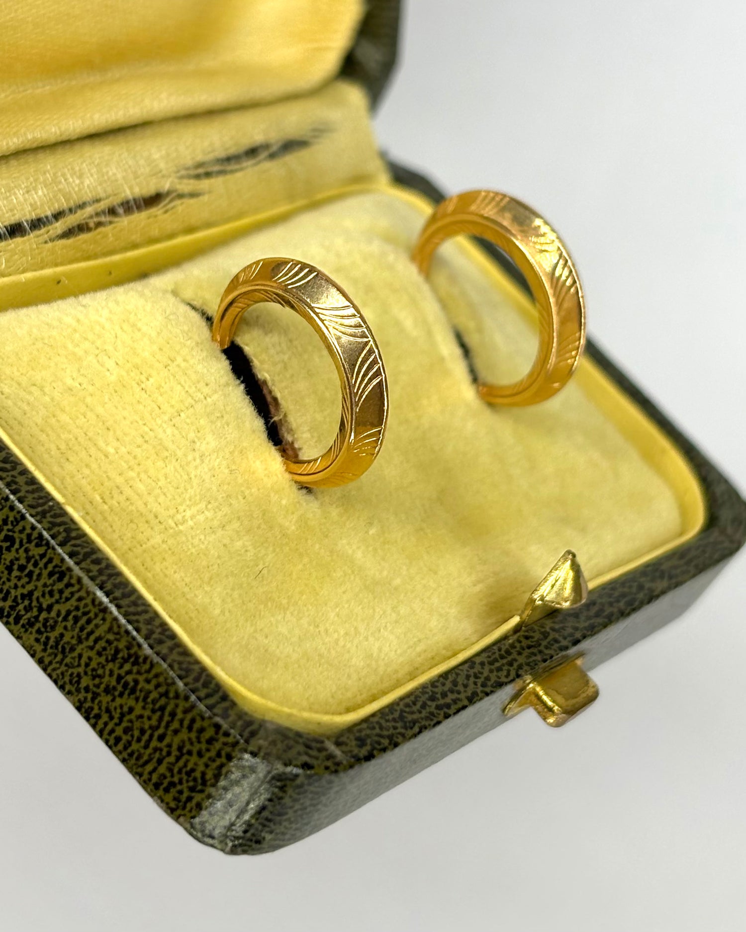 18-carat Yellow Gold Hoop Earrings "Leen"