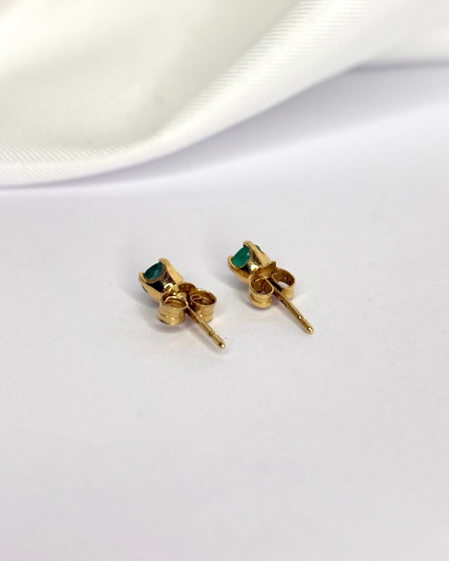 Emerald Stud Earrings 0.30 carat "Valentine"