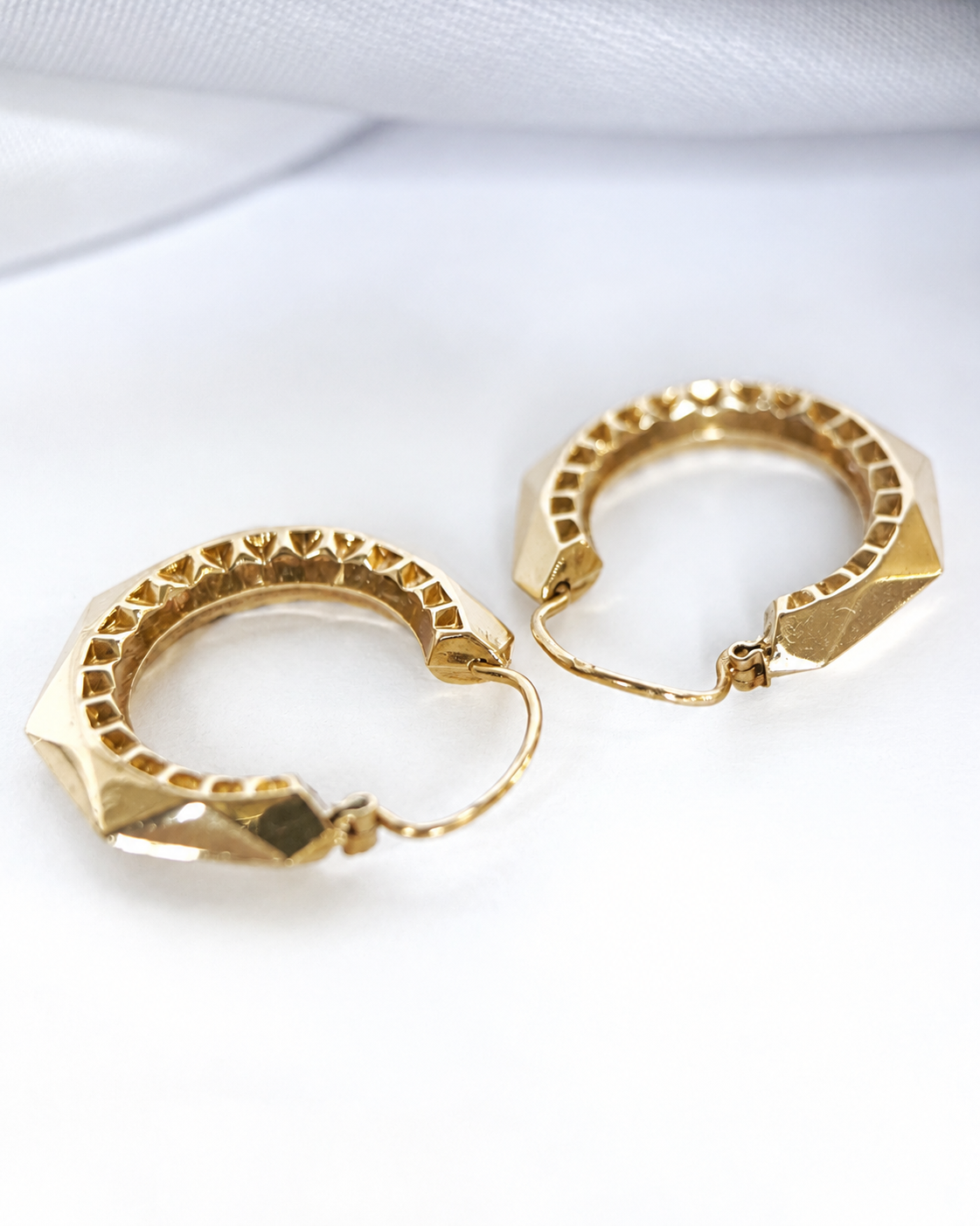 18-carat Yellow Gold Hoop Earrings "Alina"